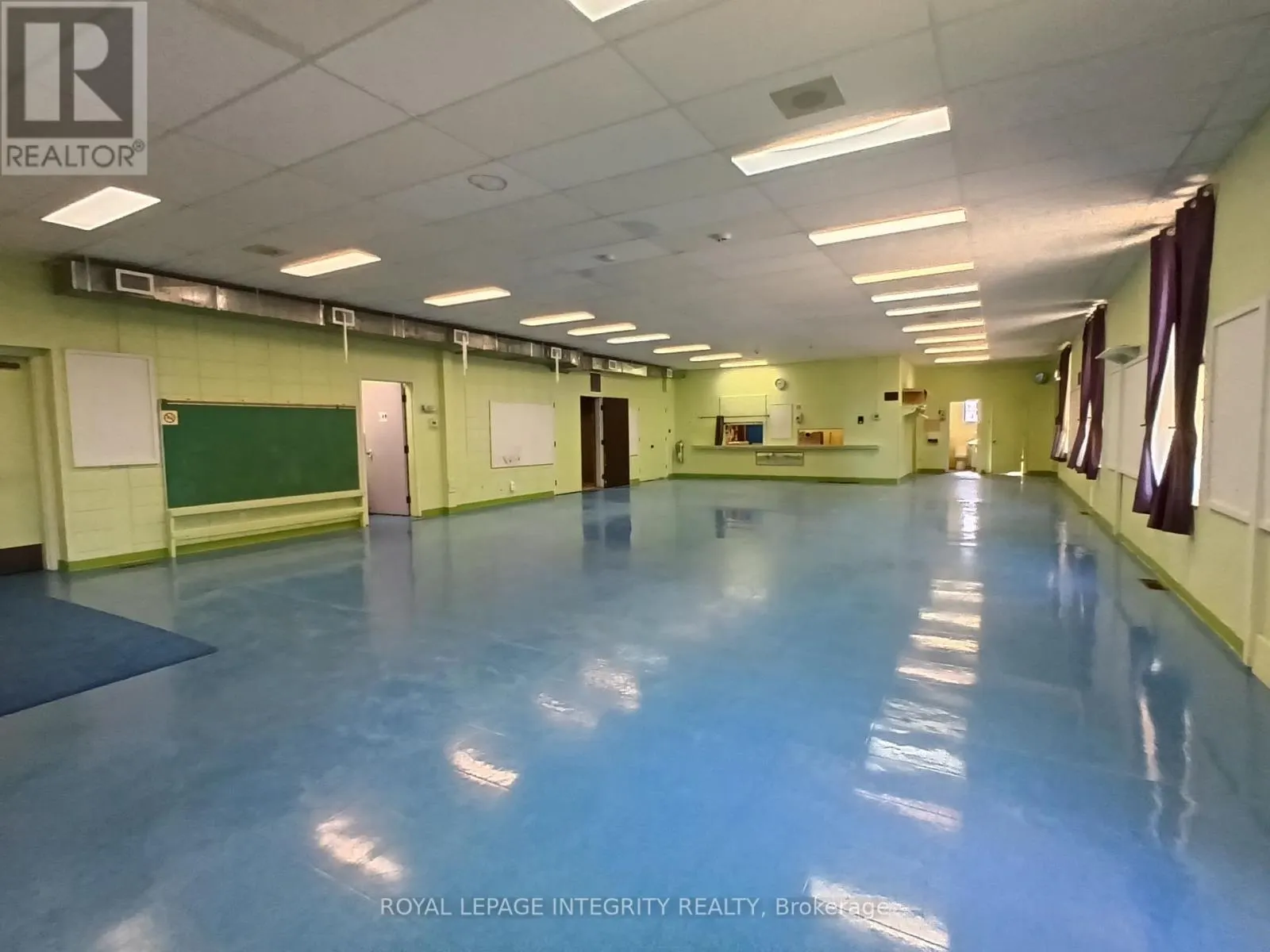 2 - 2244 RUSSELL ROAD