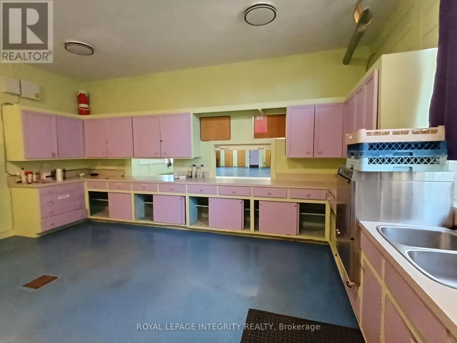 2 - 2244 RUSSELL ROAD