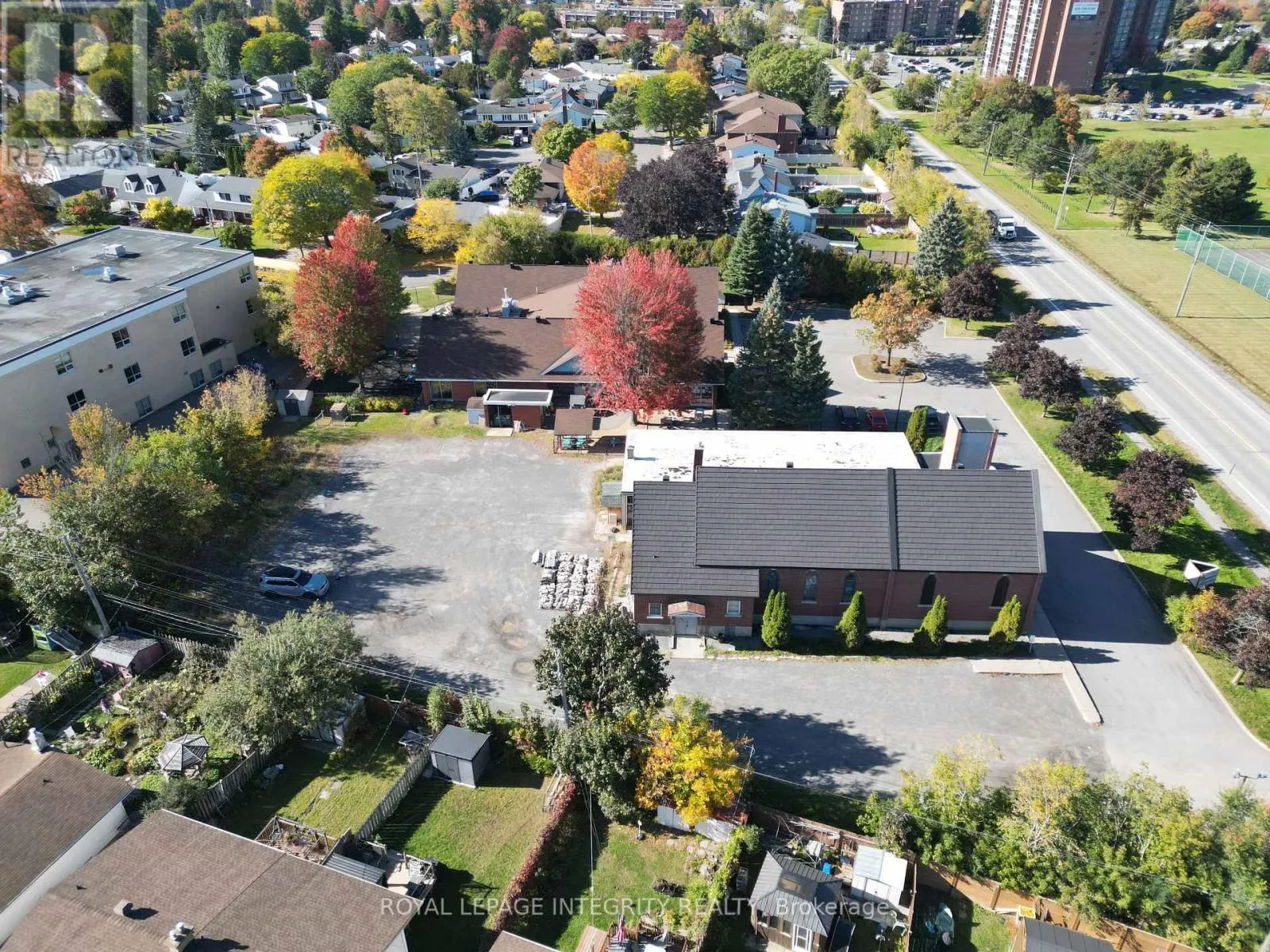 2 - 2244 RUSSELL ROAD