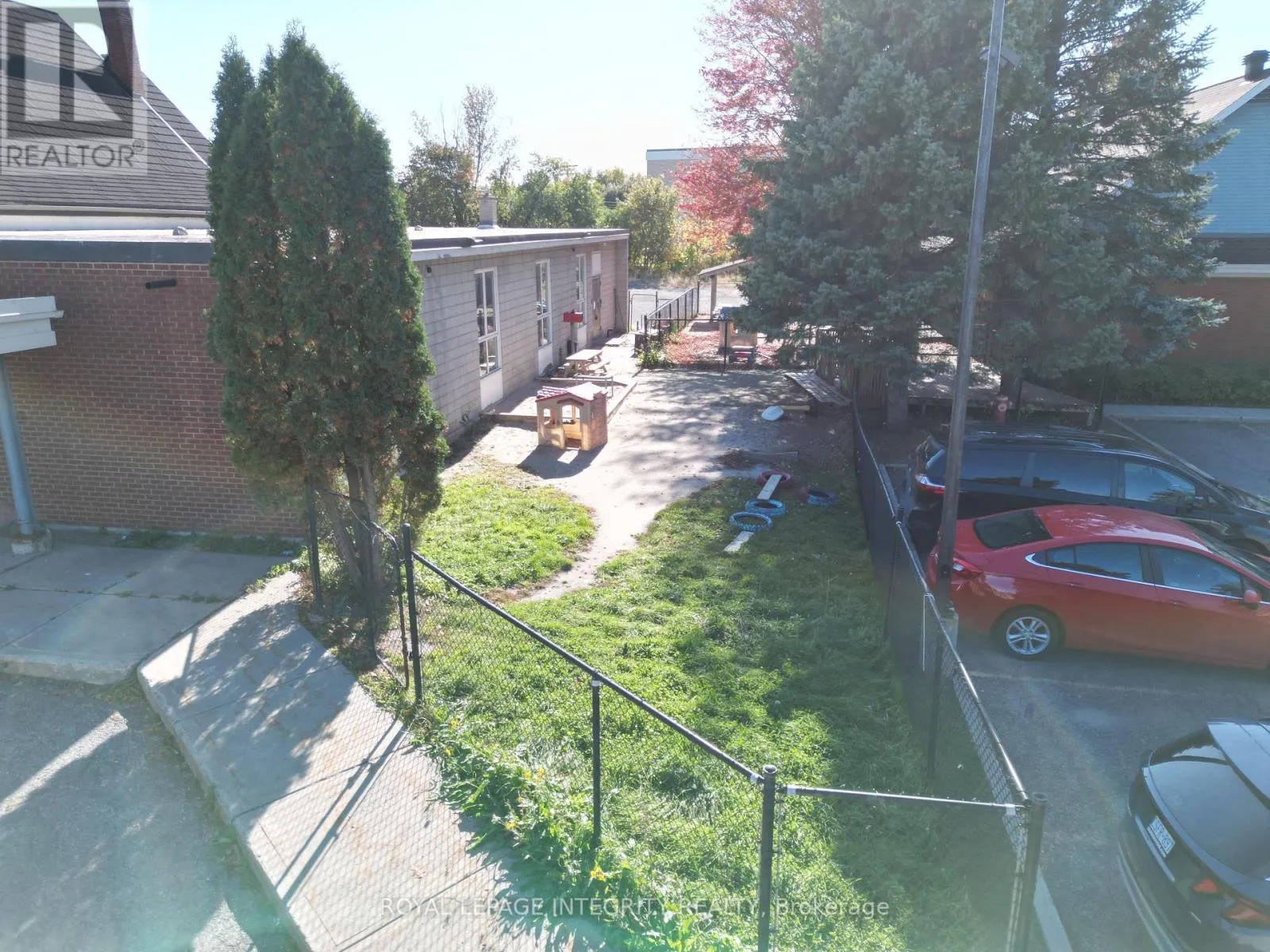 2 - 2244 RUSSELL ROAD