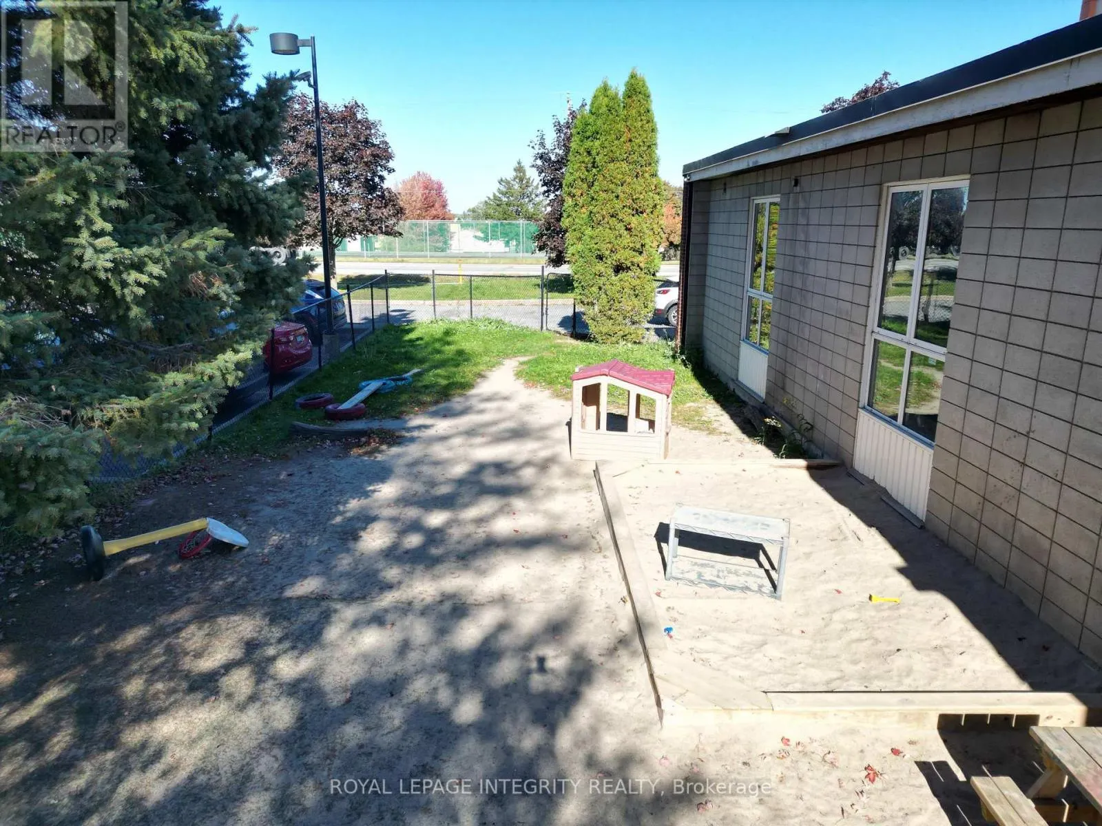2 - 2244 RUSSELL ROAD
