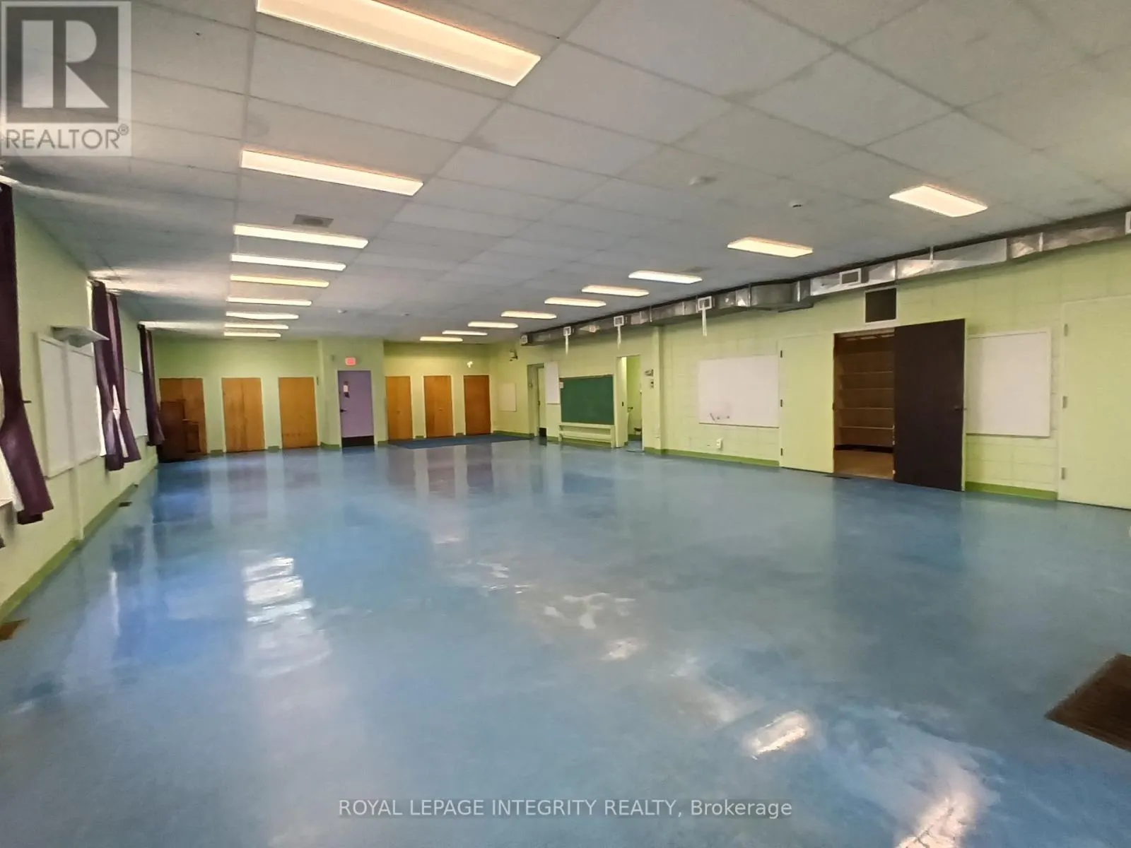 2 - 2244 RUSSELL ROAD