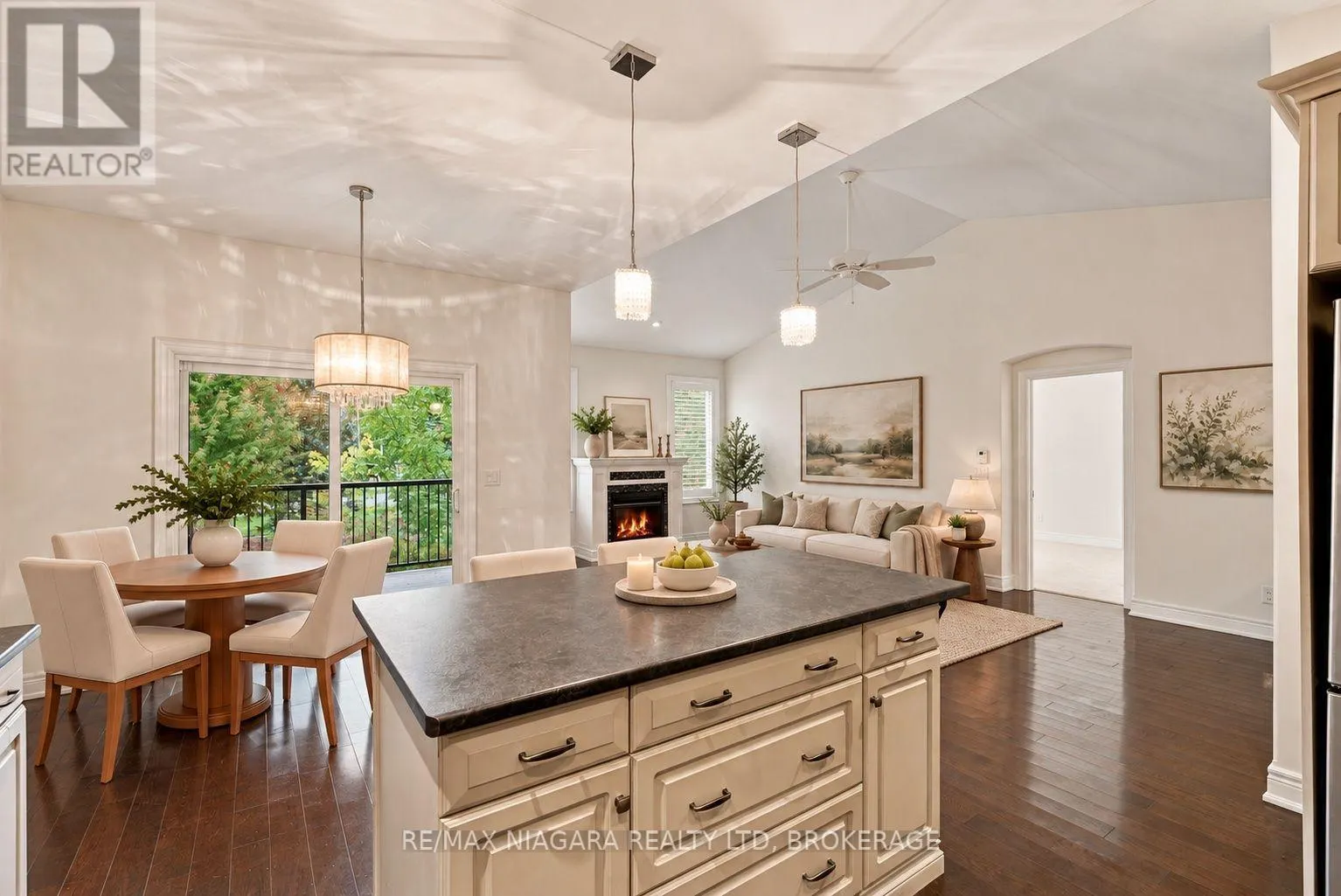 3 HILLSIDE DRIVE