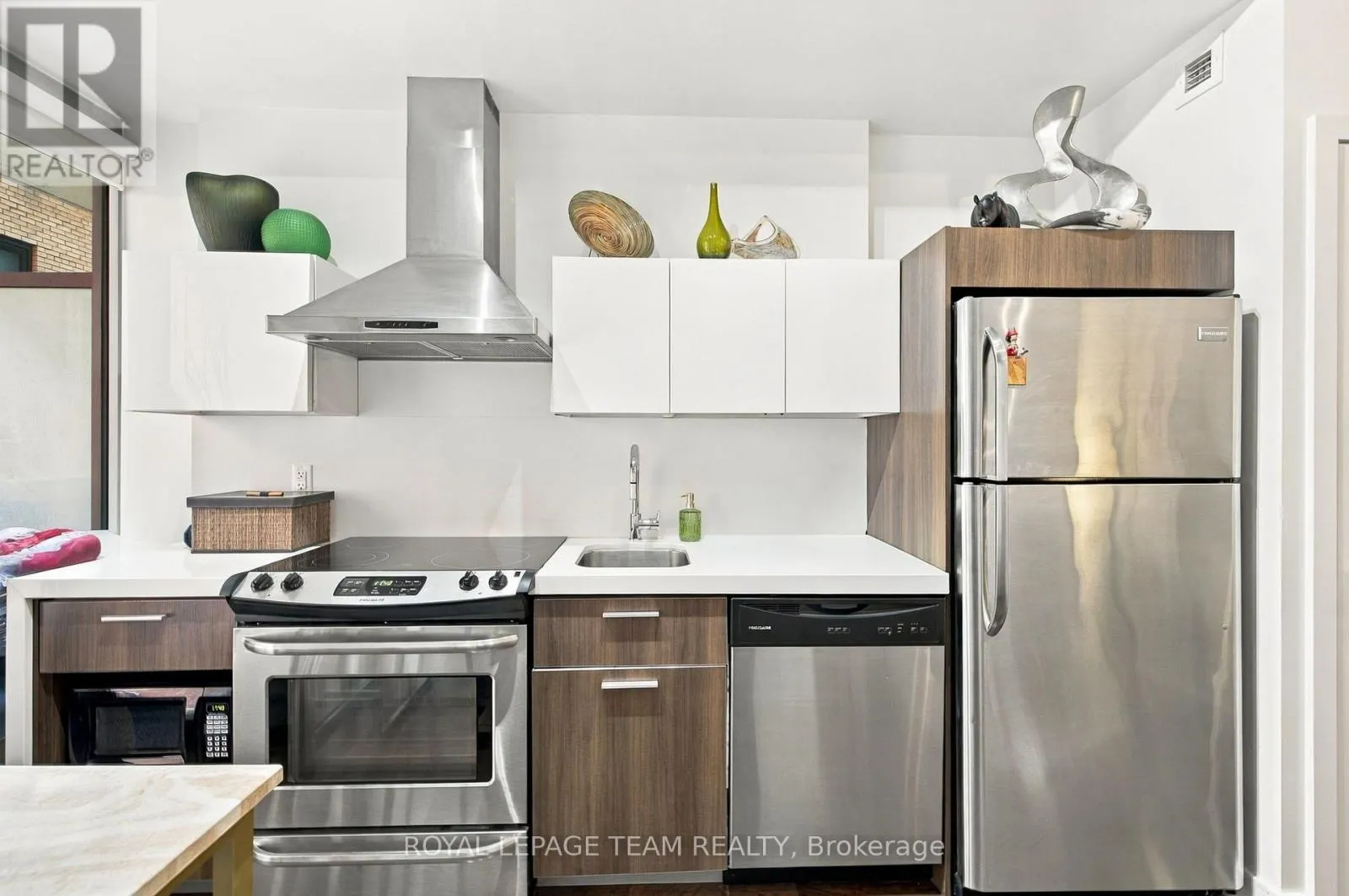 340 - 340 MCLEOD STREET