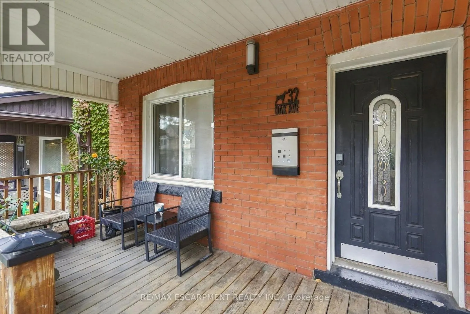 32 OAK AVENUE