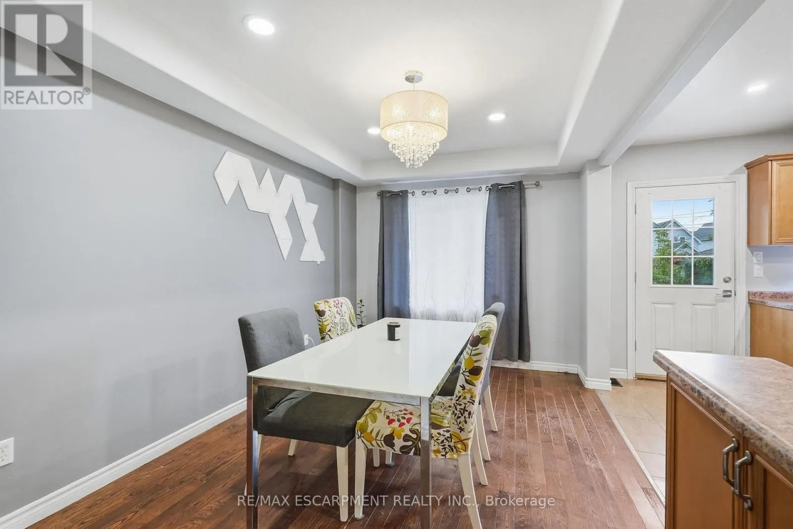 32 OAK AVENUE