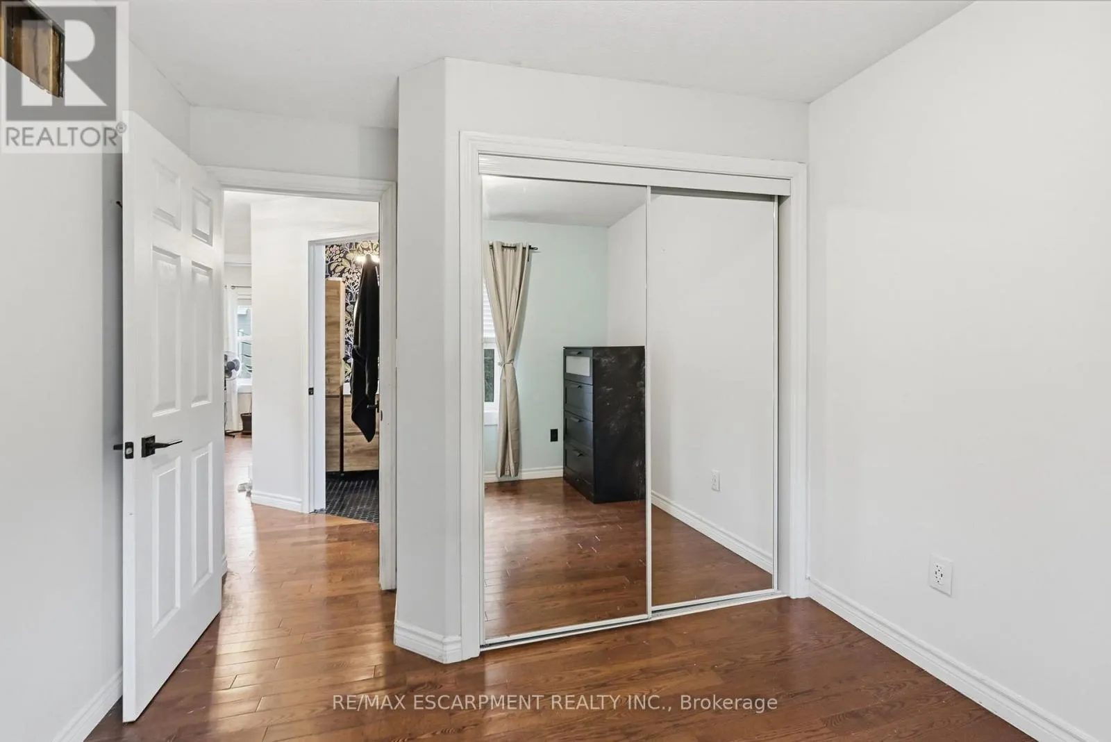 32 OAK AVENUE