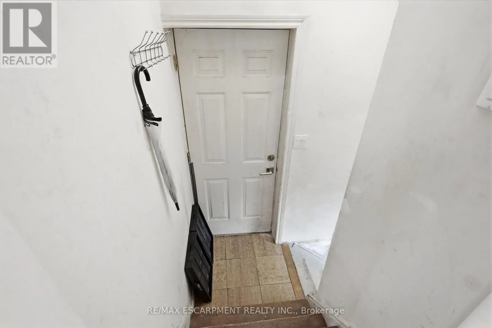 32 OAK AVENUE