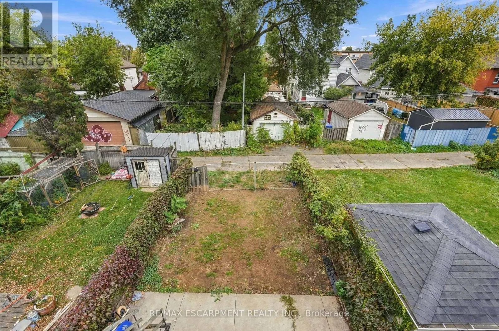 32 OAK AVENUE