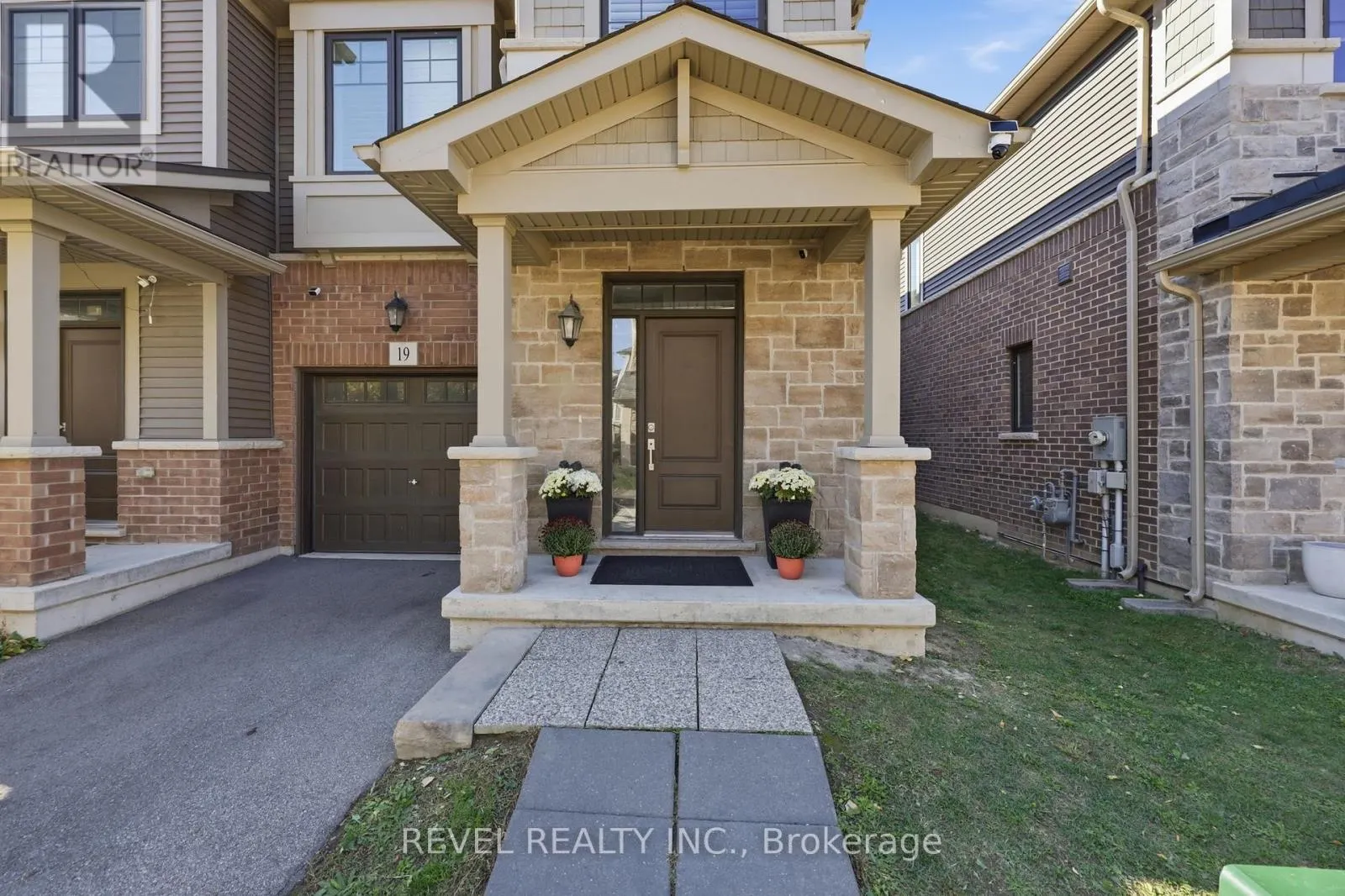 19 HIBISCUS LANE