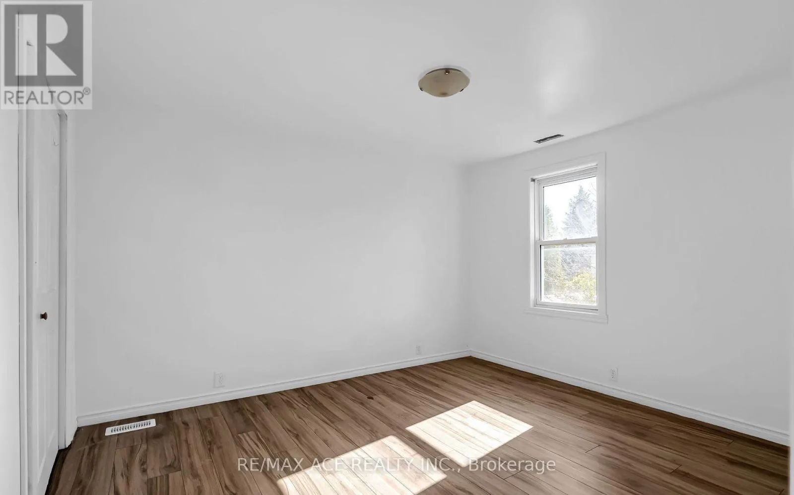 1606 PITT STREET