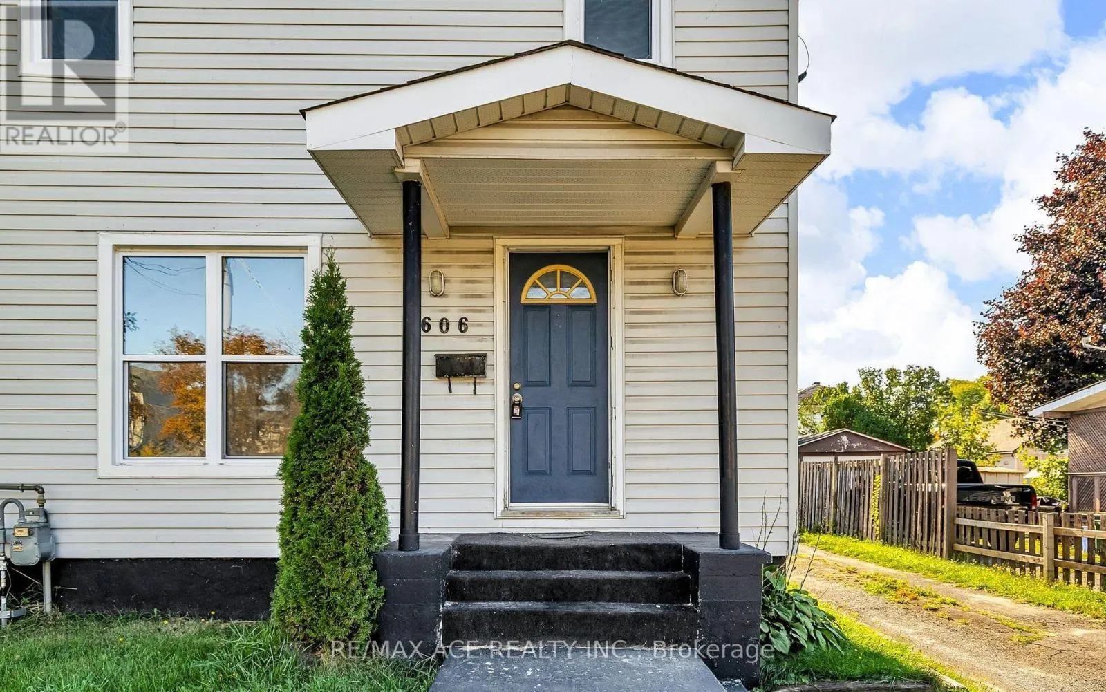 1606 PITT STREET
