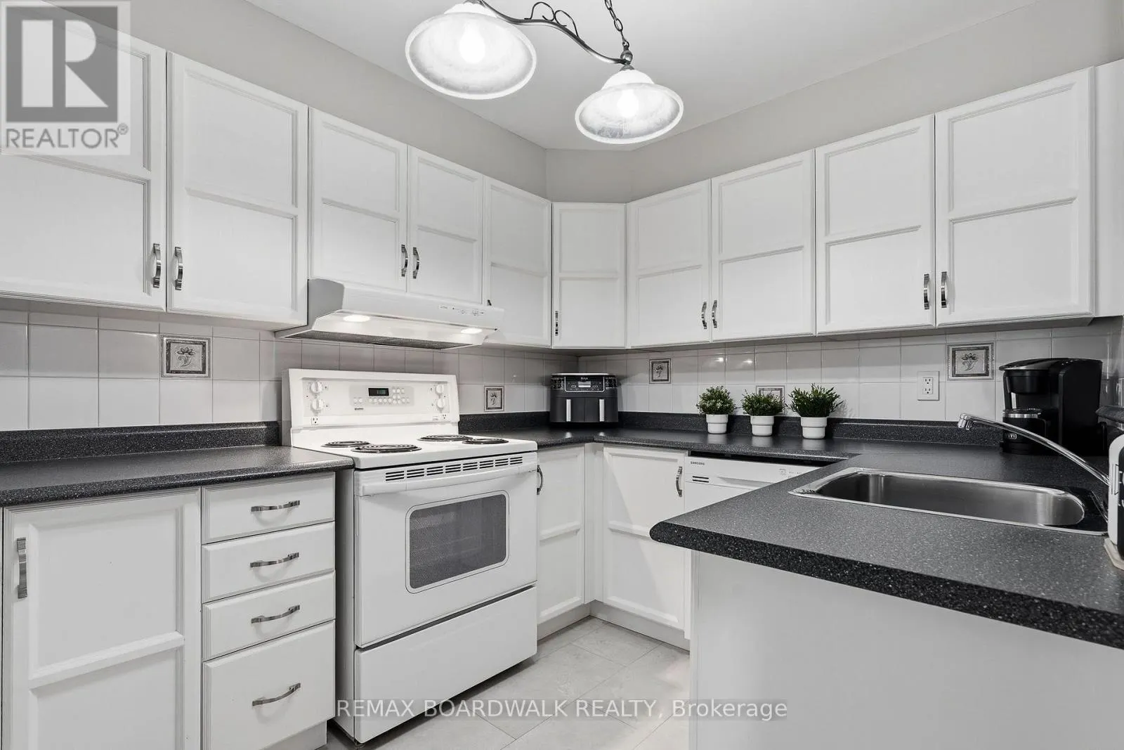 209 - 1760 CABARET LANE