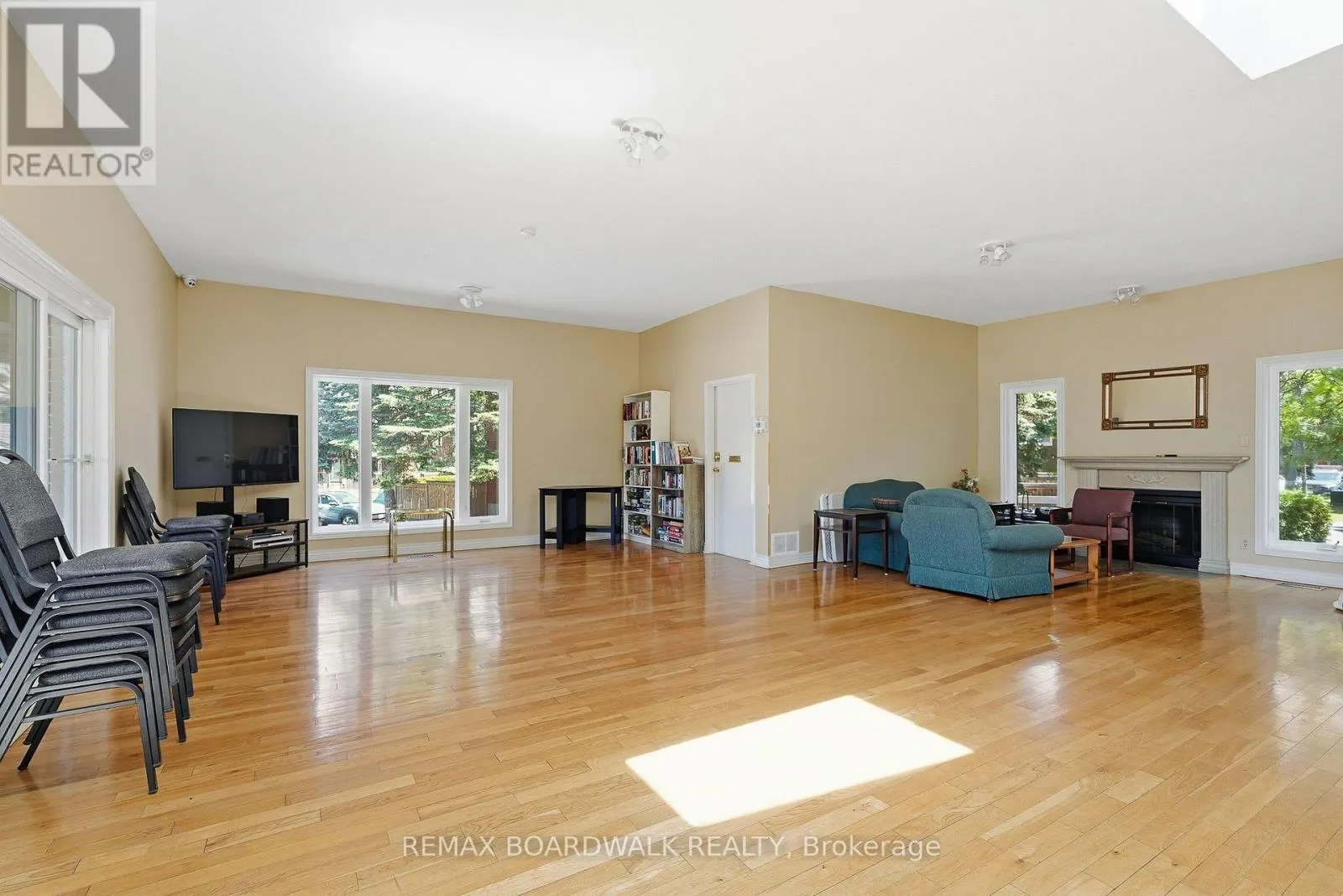 209 - 1760 CABARET LANE