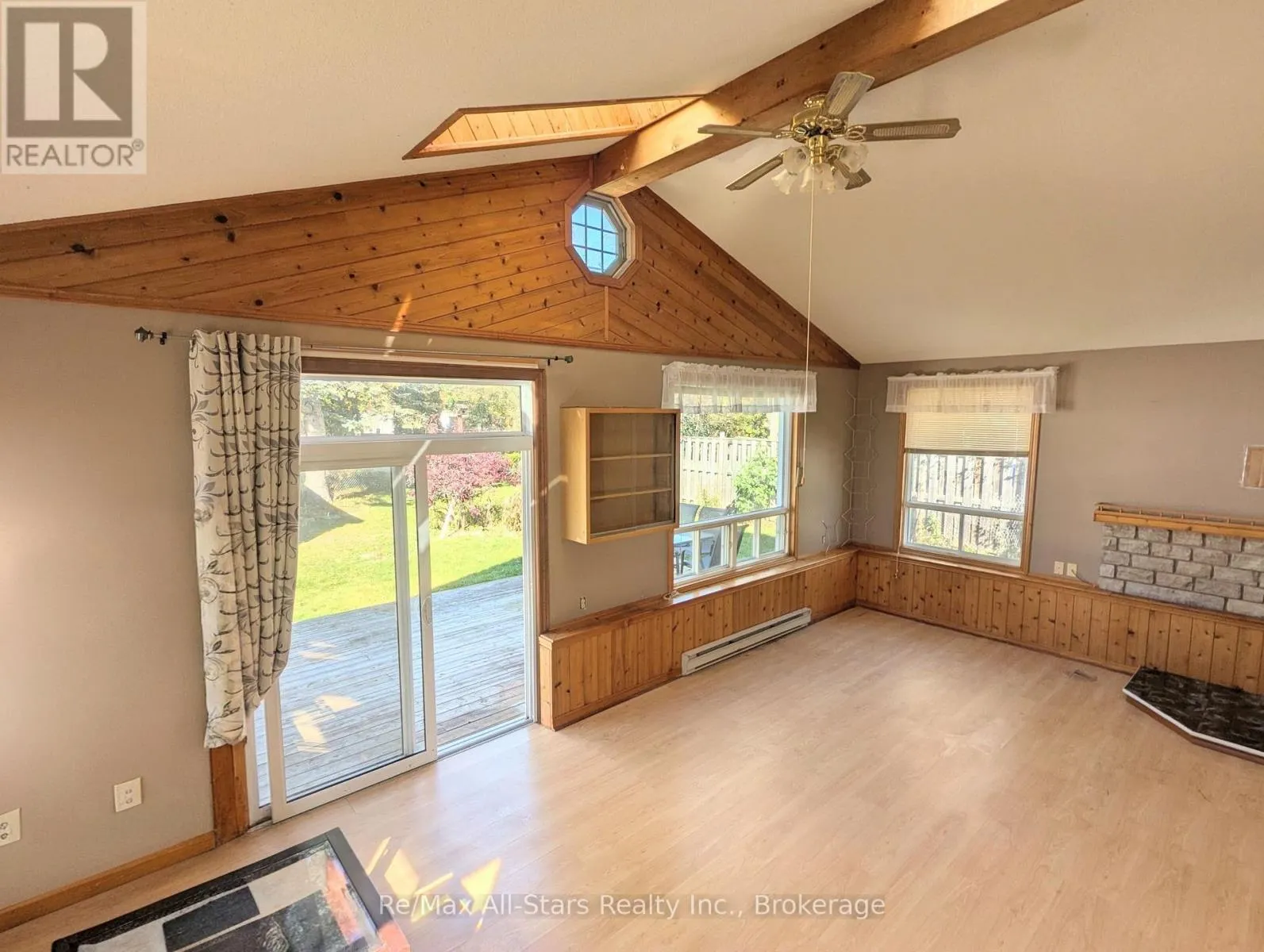 32 CHURCHILL CRESCENT