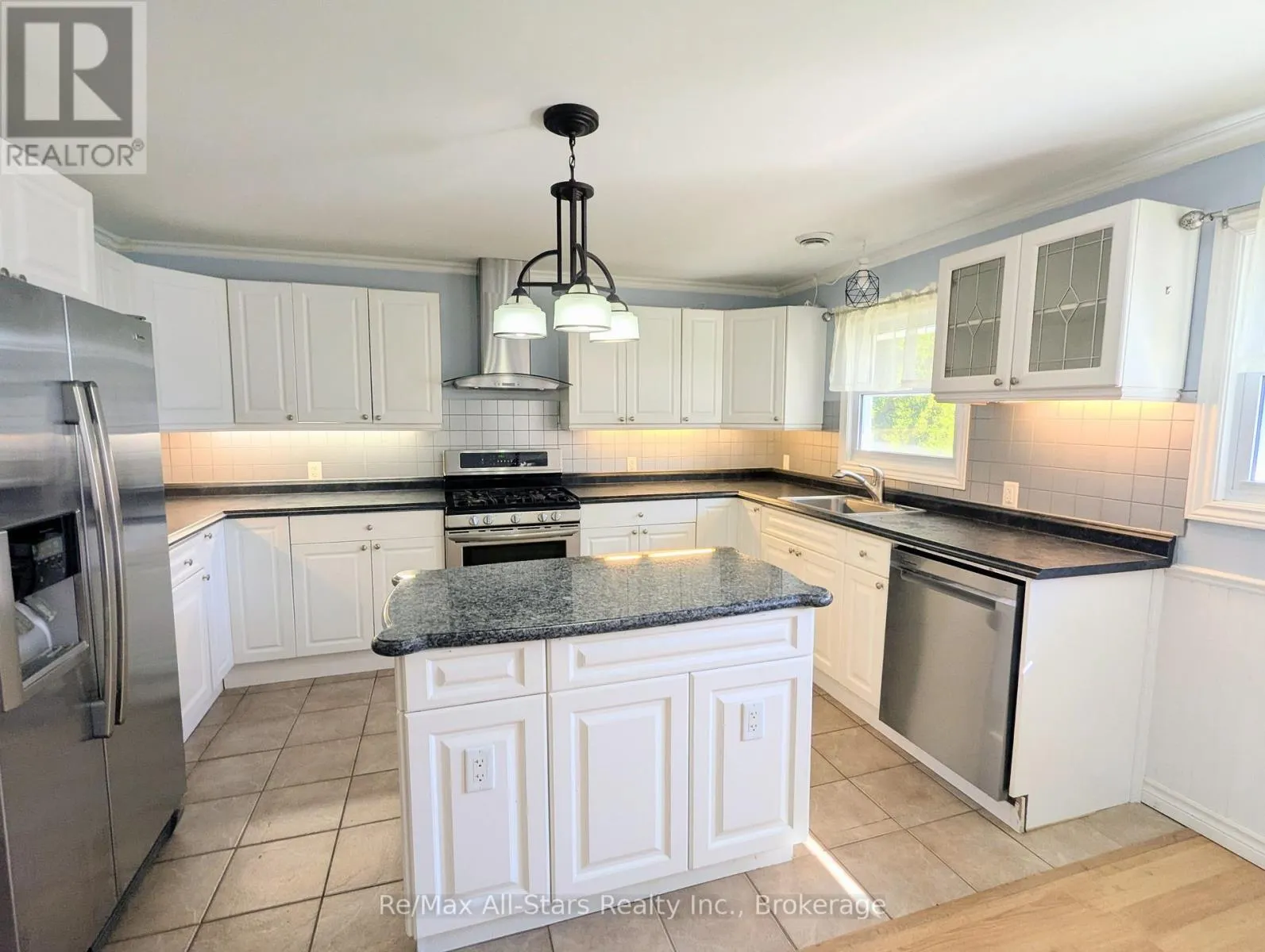 32 CHURCHILL CRESCENT