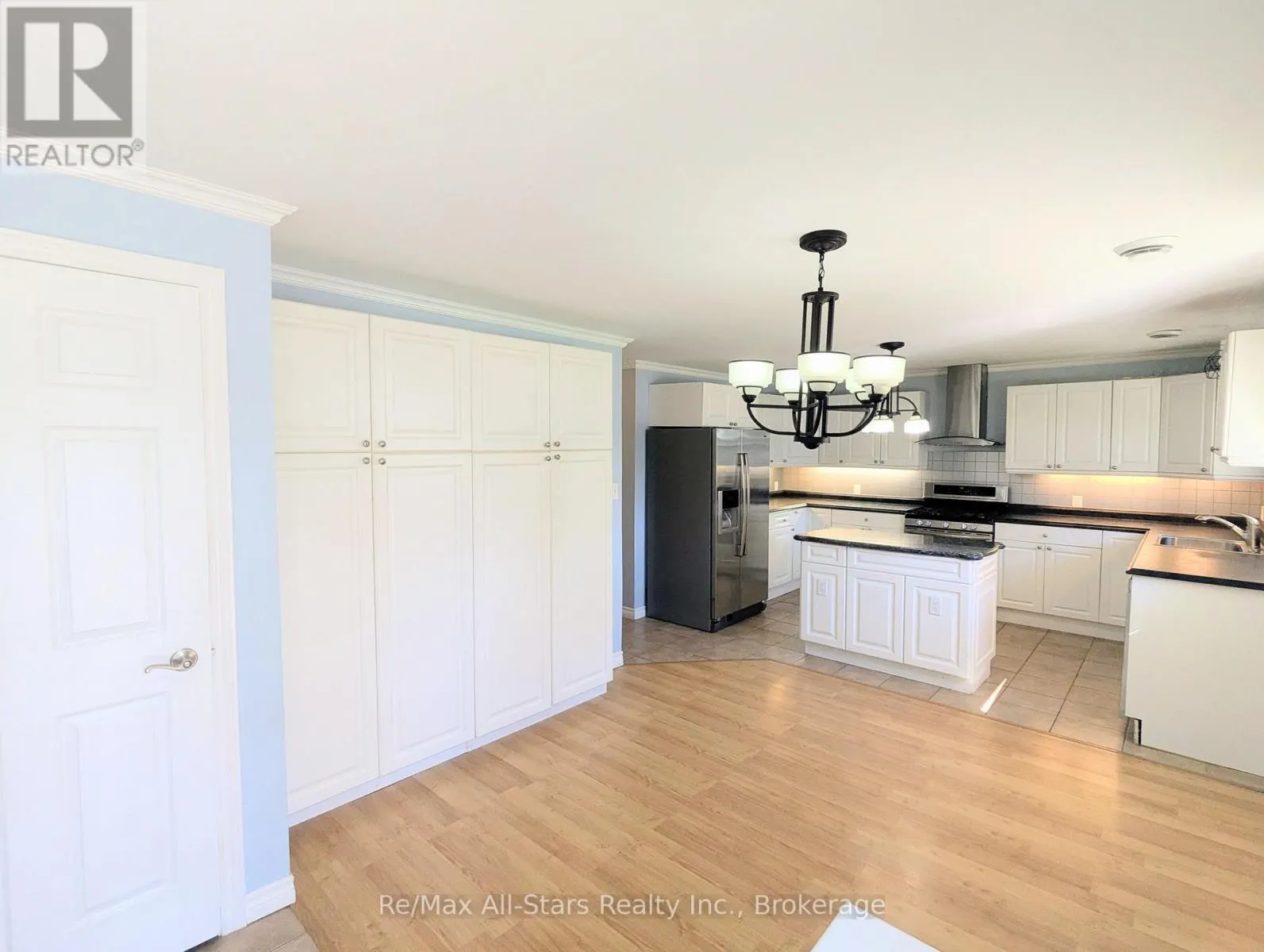 32 CHURCHILL CRESCENT