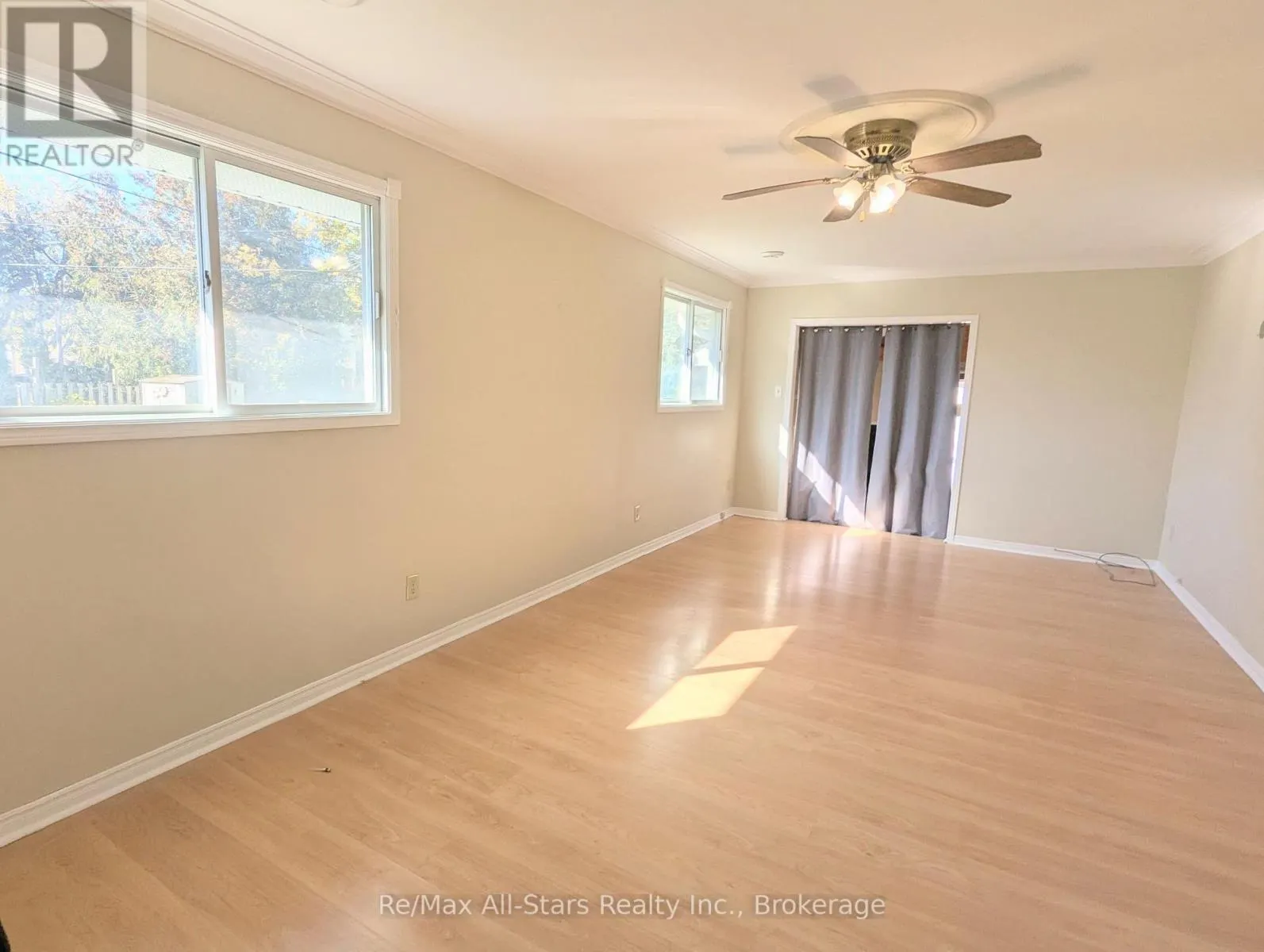 32 CHURCHILL CRESCENT