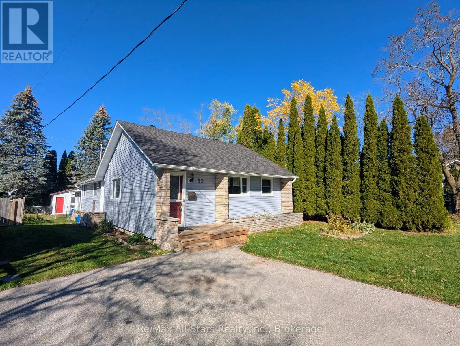 32 CHURCHILL CRESCENT