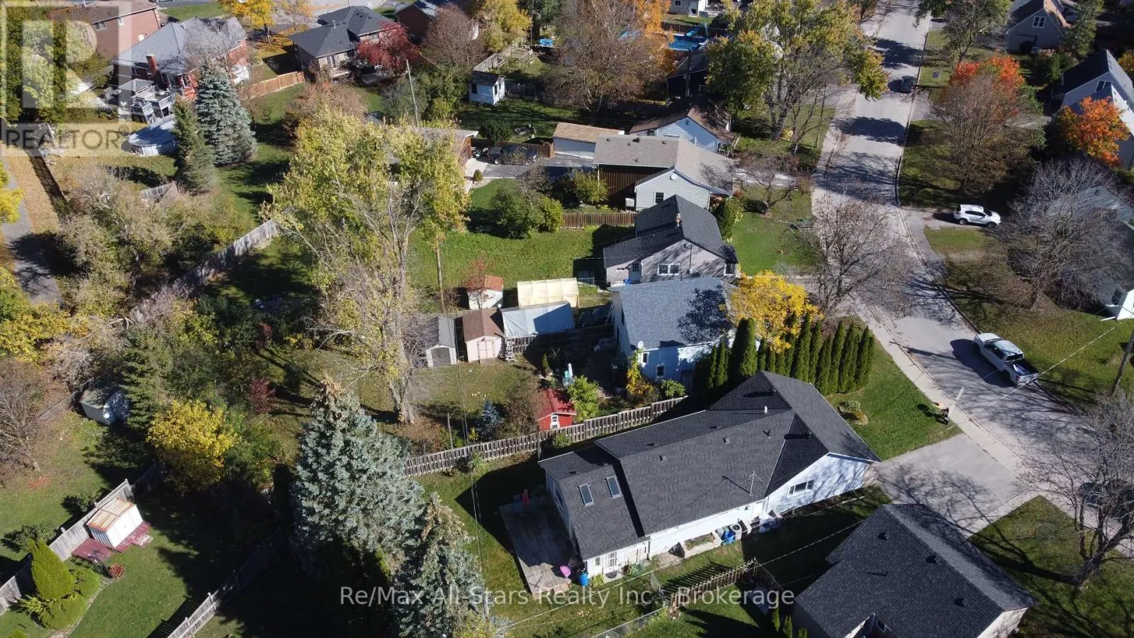 32 CHURCHILL CRESCENT