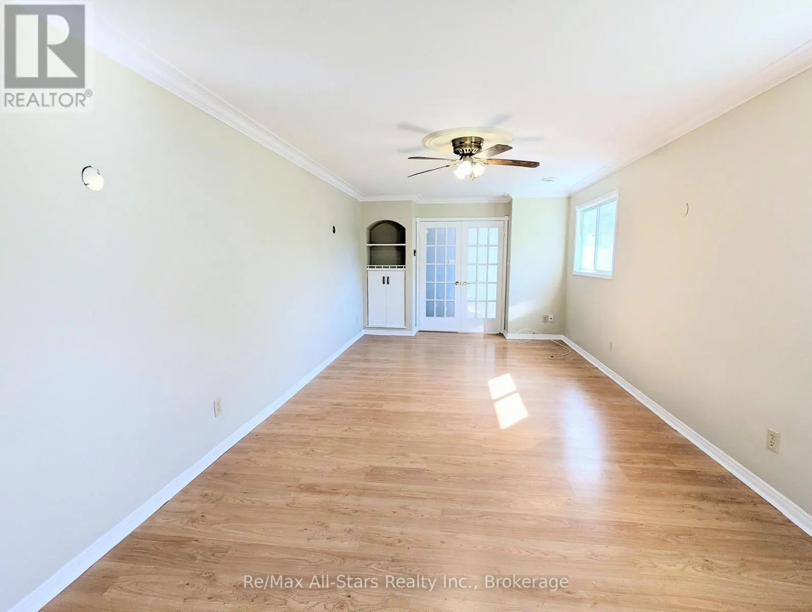 32 CHURCHILL CRESCENT
