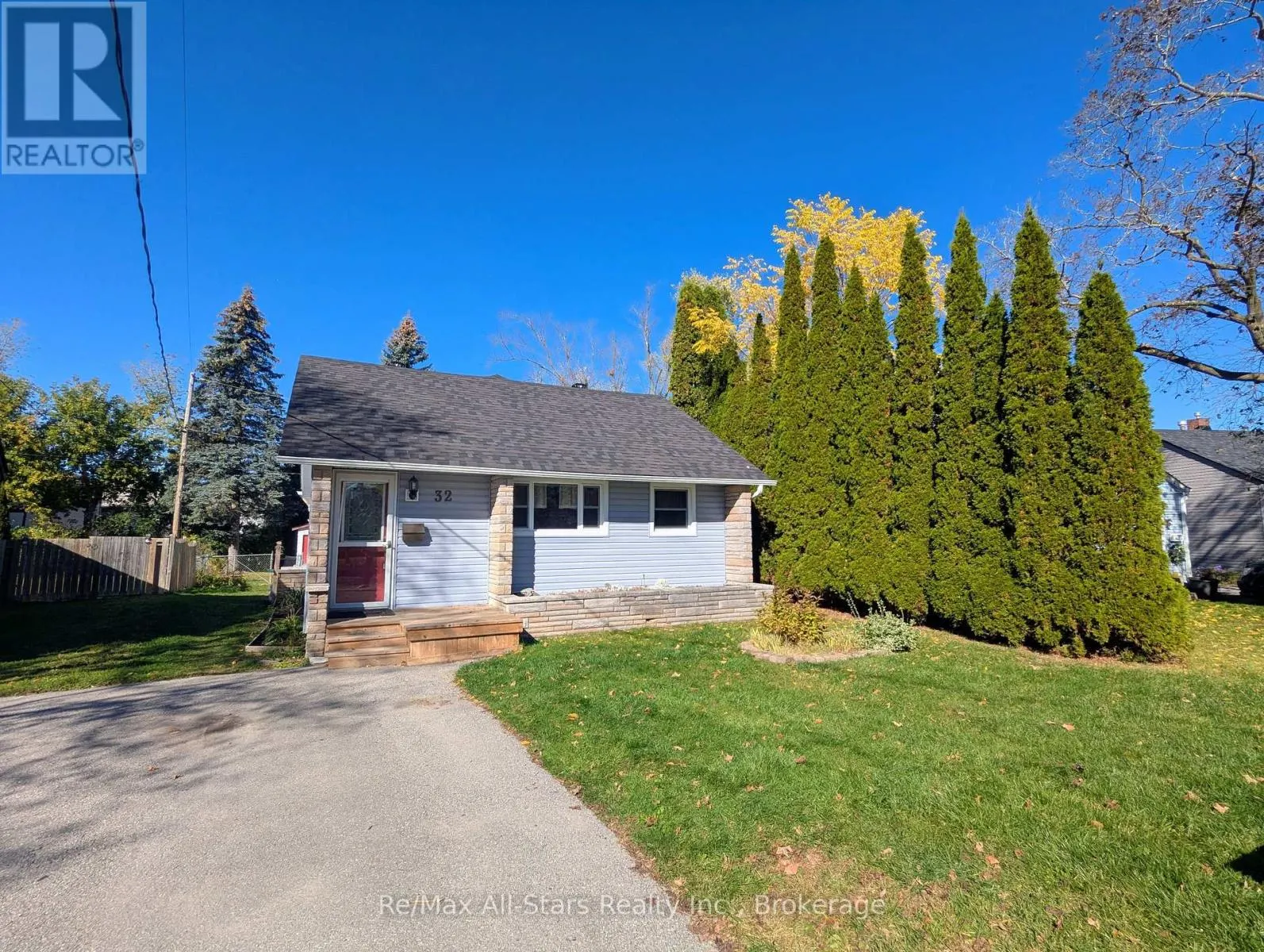 32 CHURCHILL CRESCENT