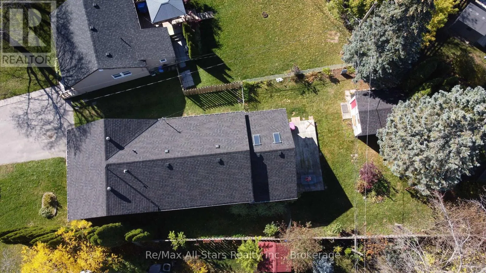 32 CHURCHILL CRESCENT