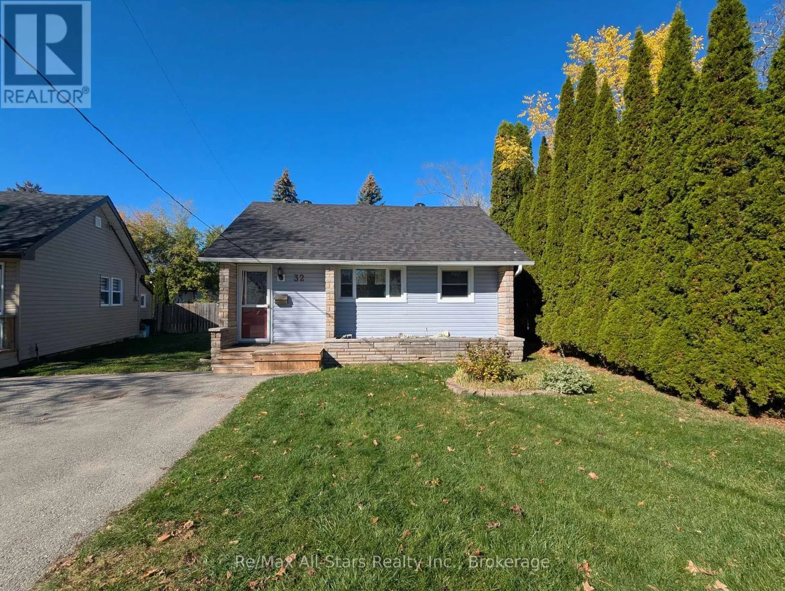 32 CHURCHILL CRESCENT