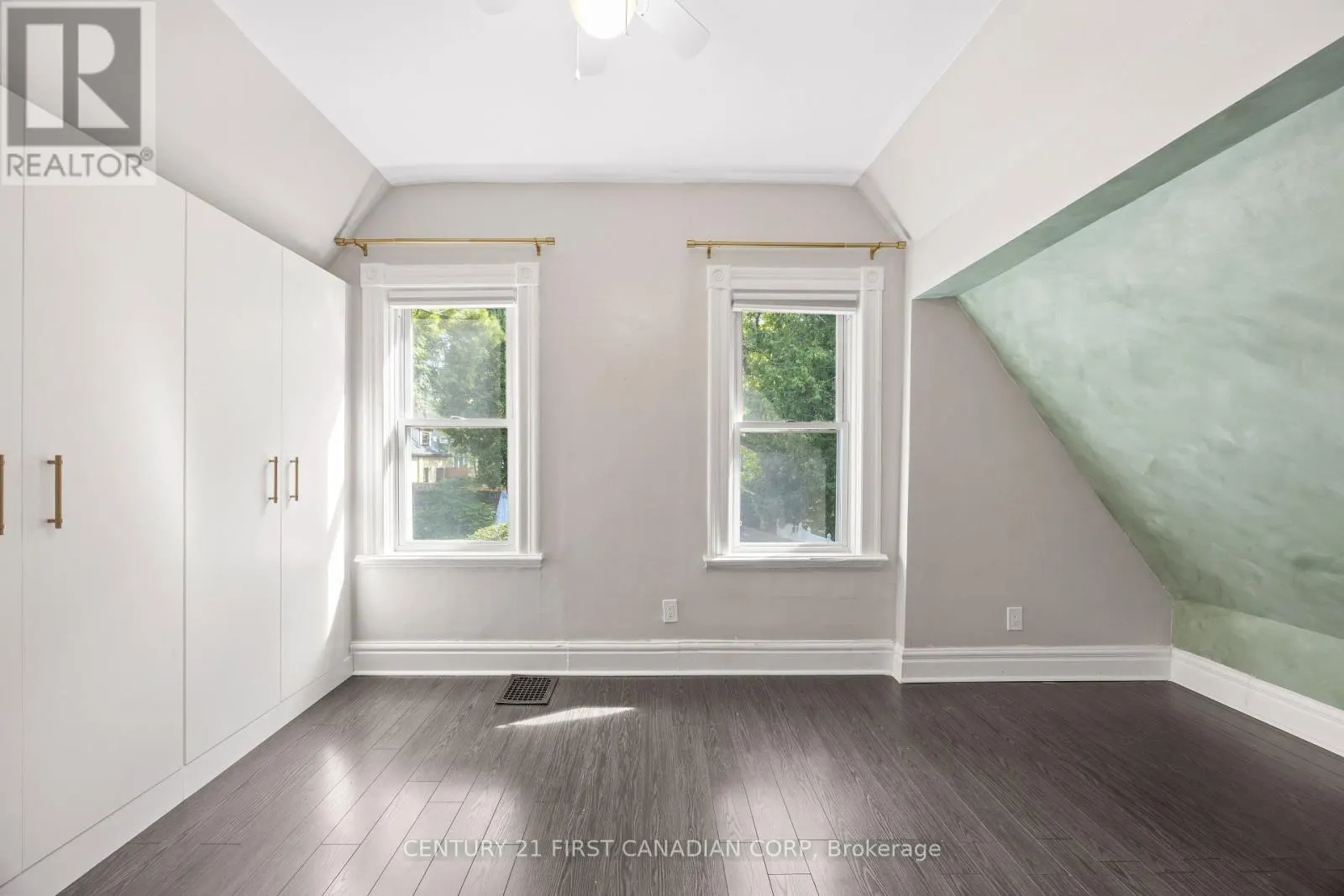 26 THORNTON AVENUE