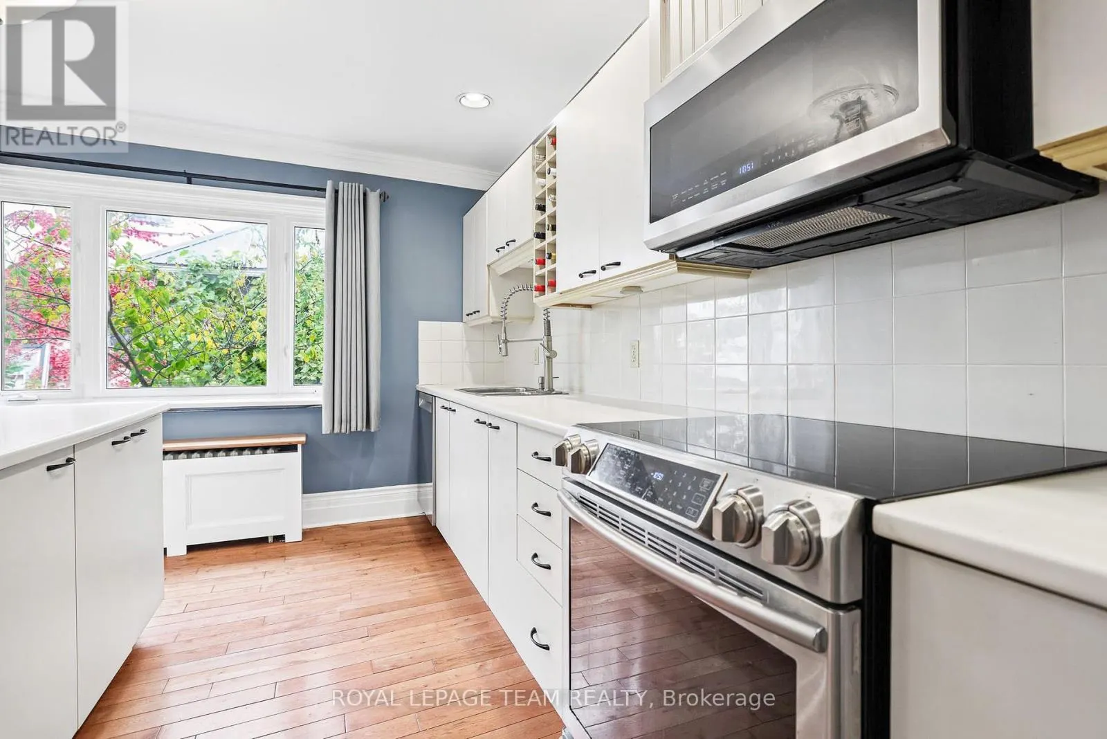 240 DIBBLE STREET W