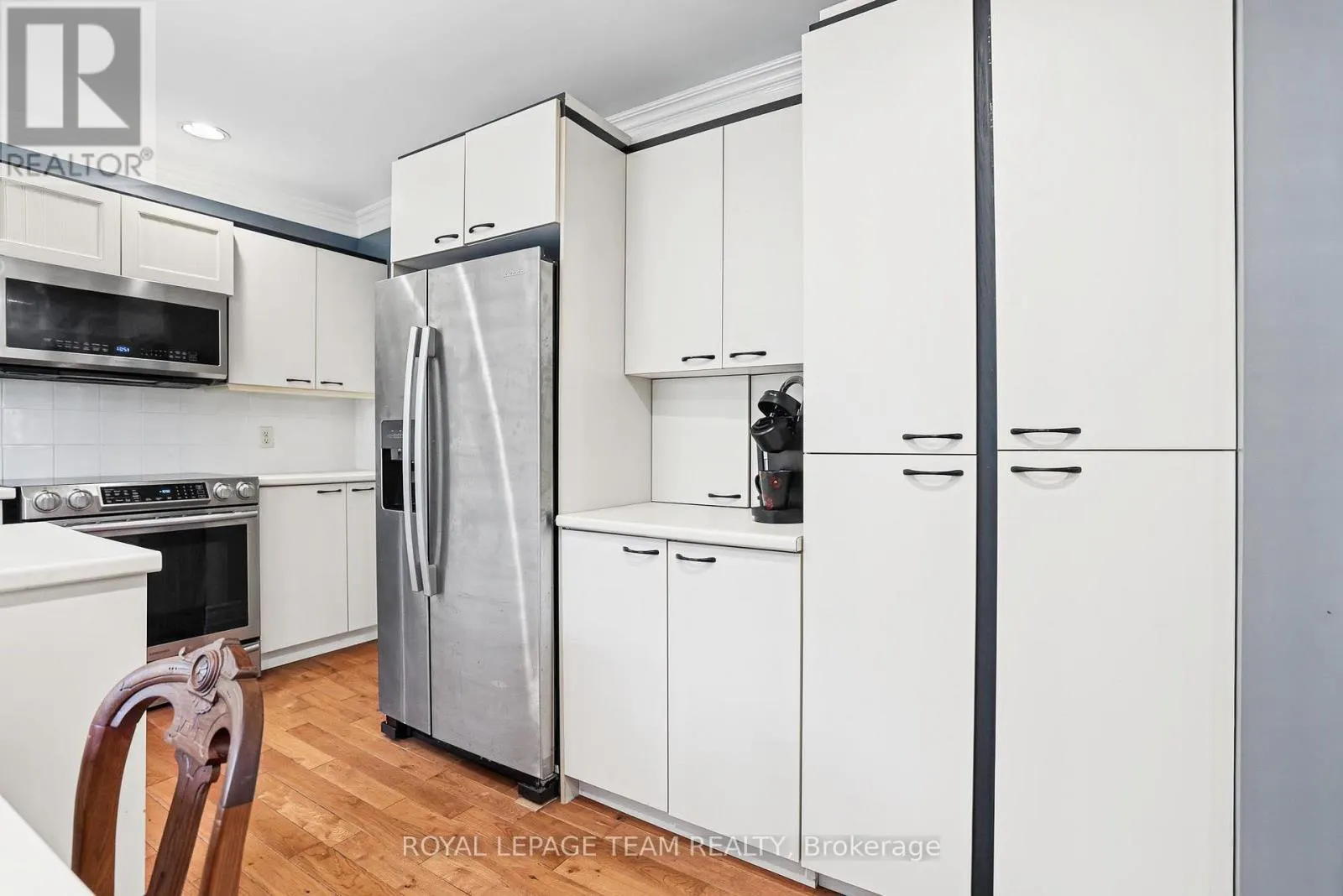 240 DIBBLE STREET W