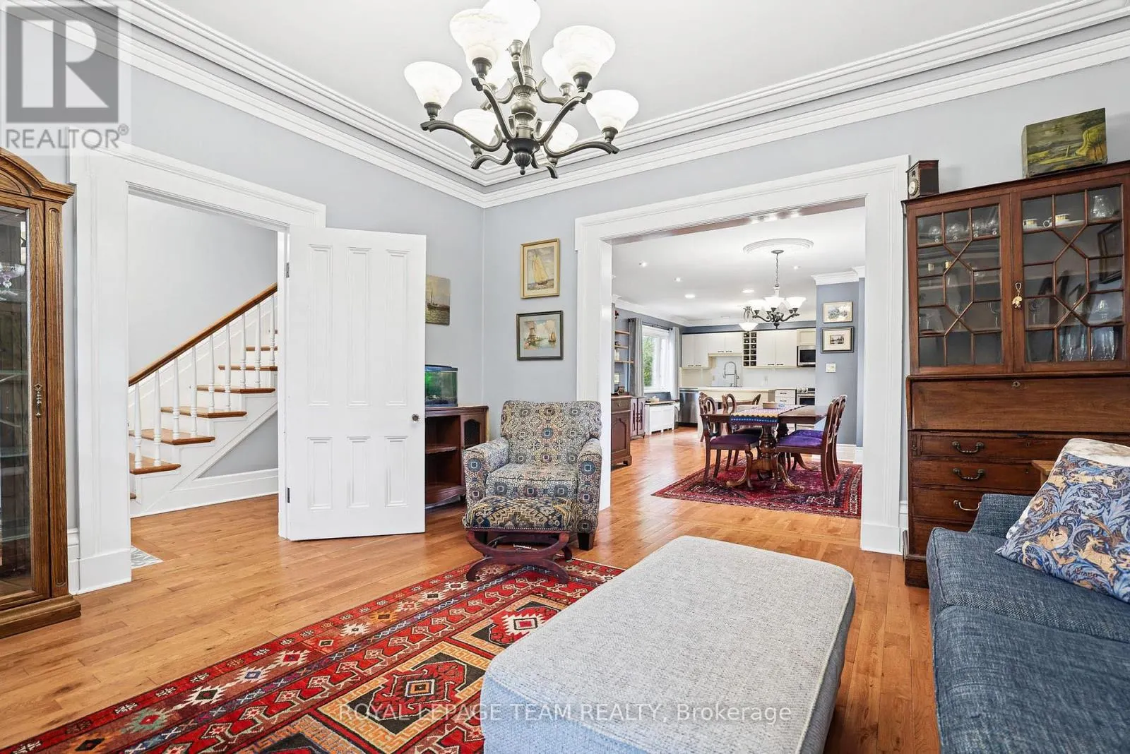 240 DIBBLE STREET W