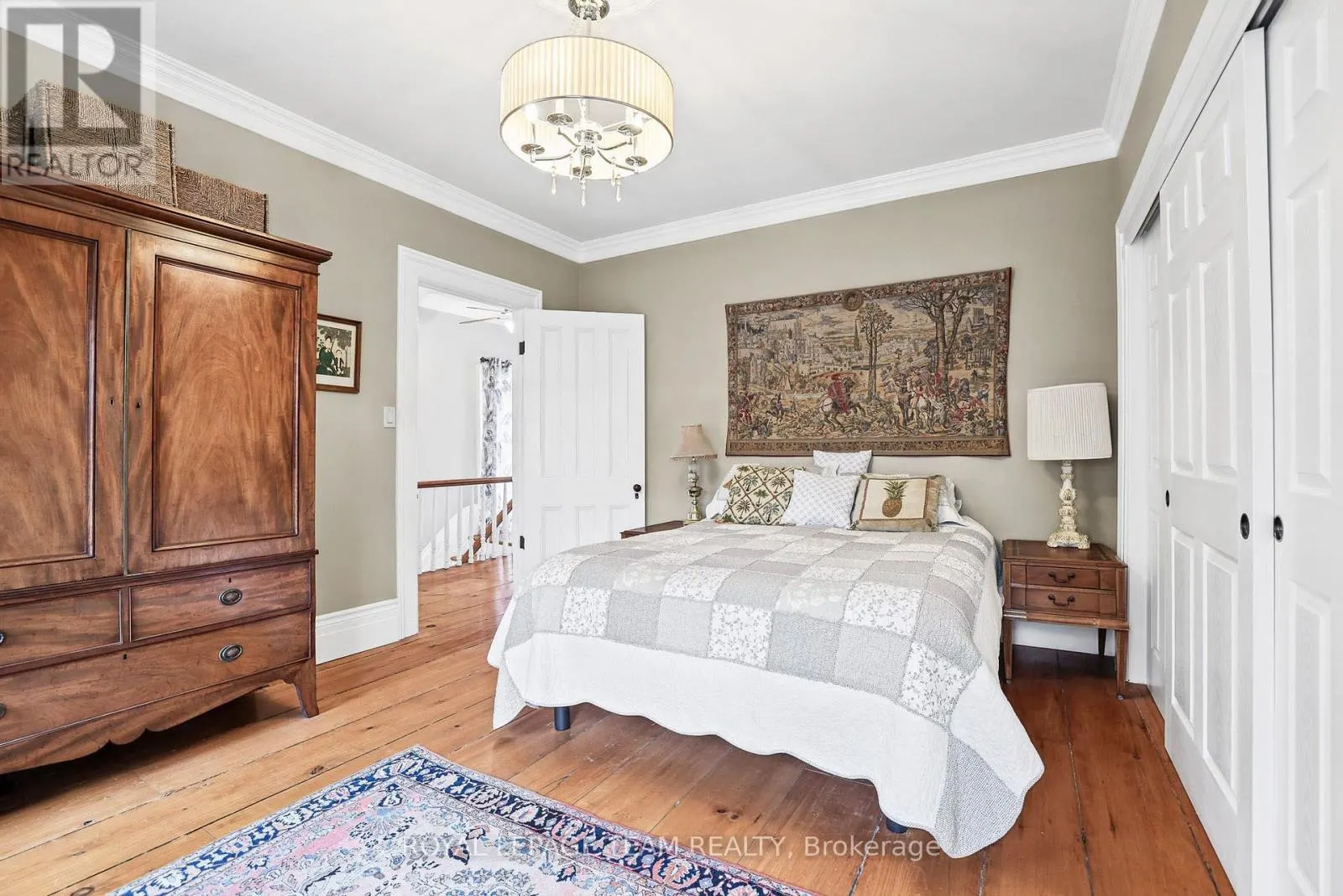 240 DIBBLE STREET W