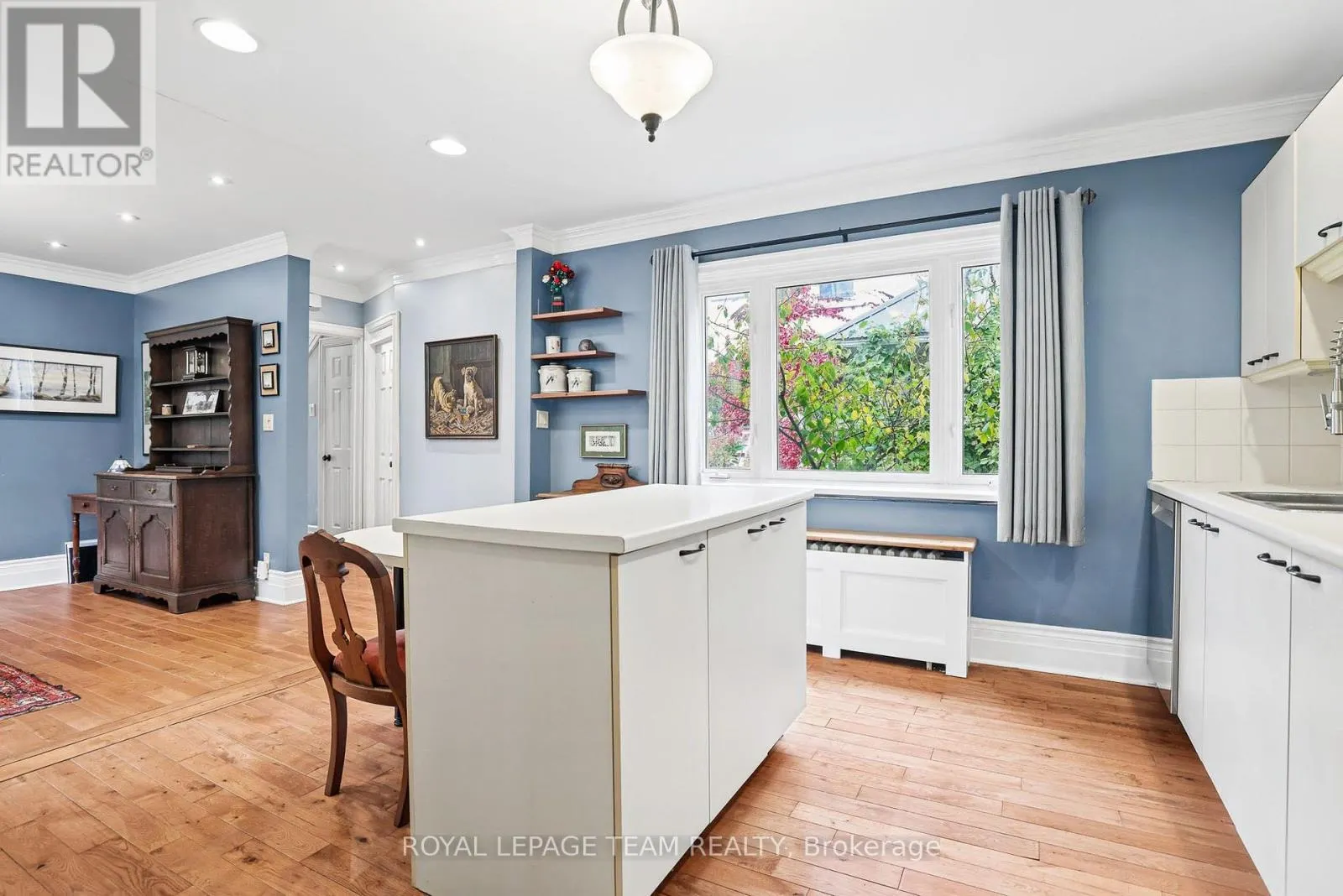 240 DIBBLE STREET W