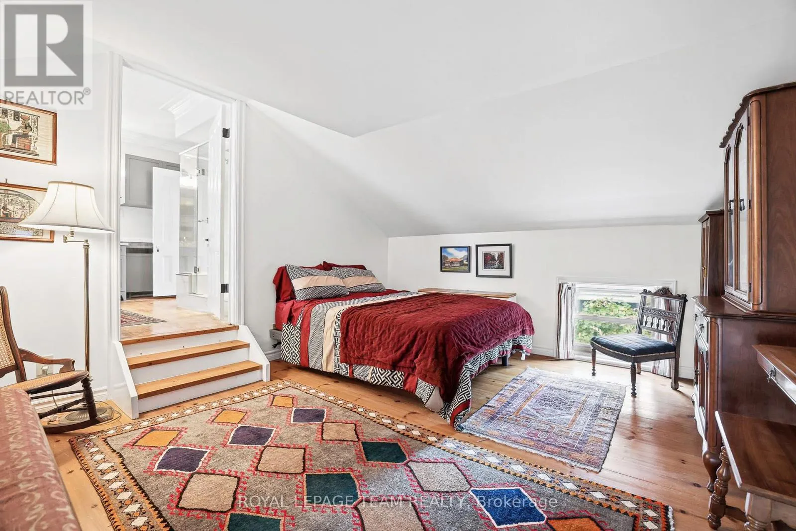 240 DIBBLE STREET W