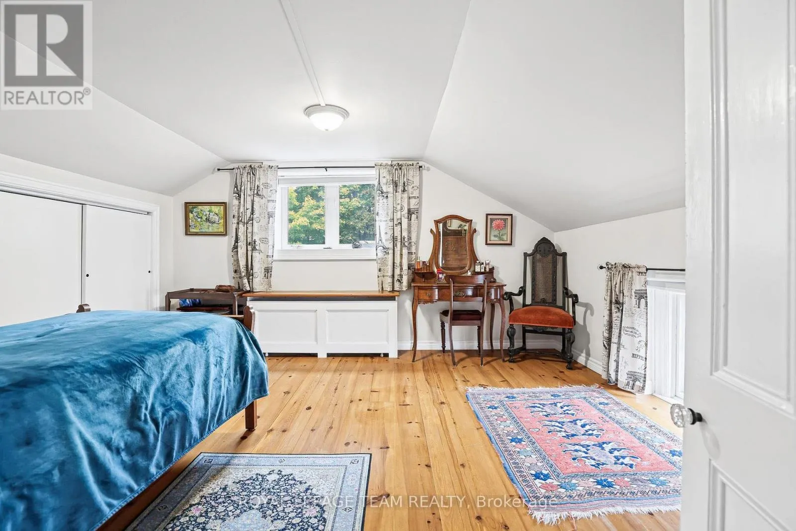 240 DIBBLE STREET W
