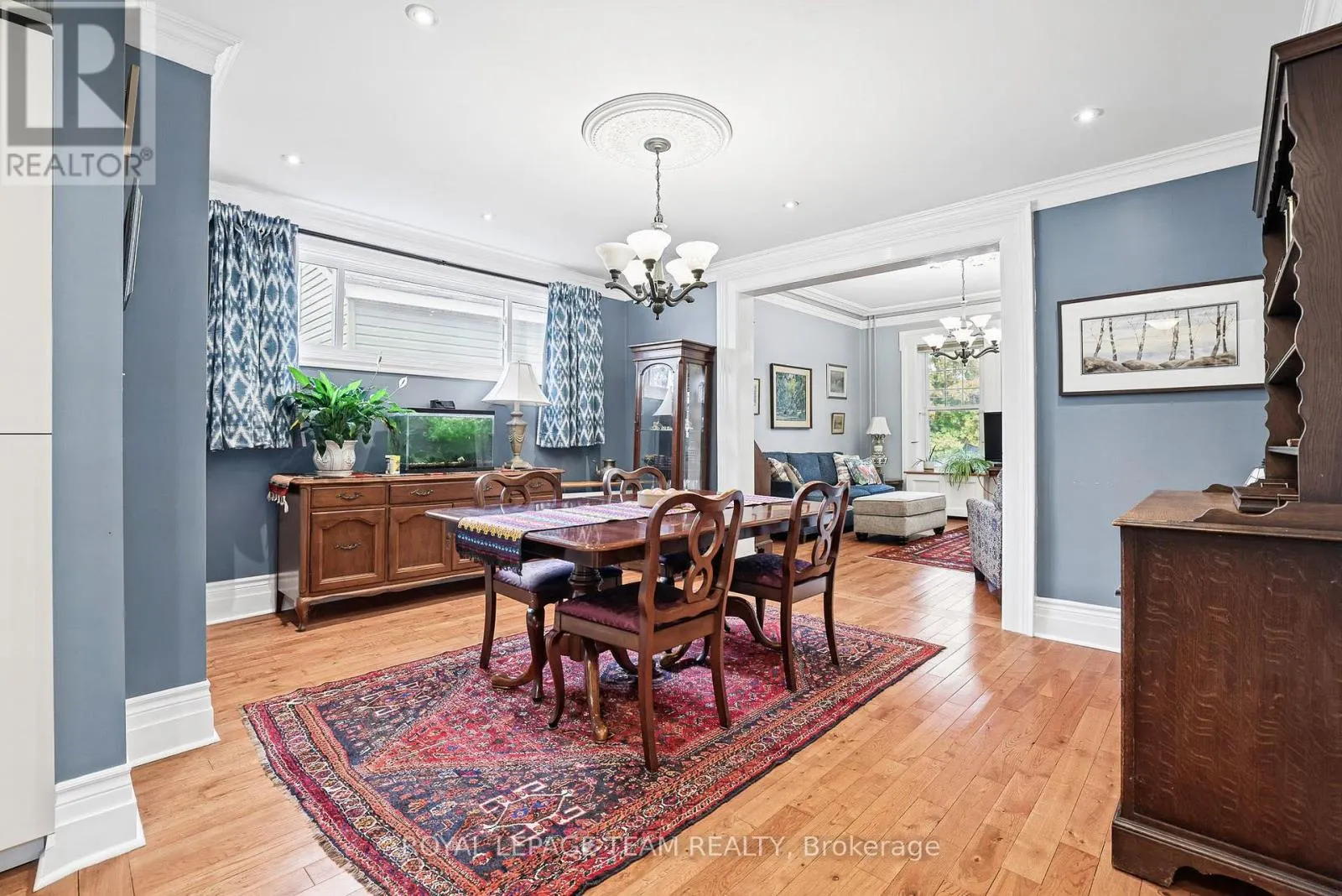 240 DIBBLE STREET W