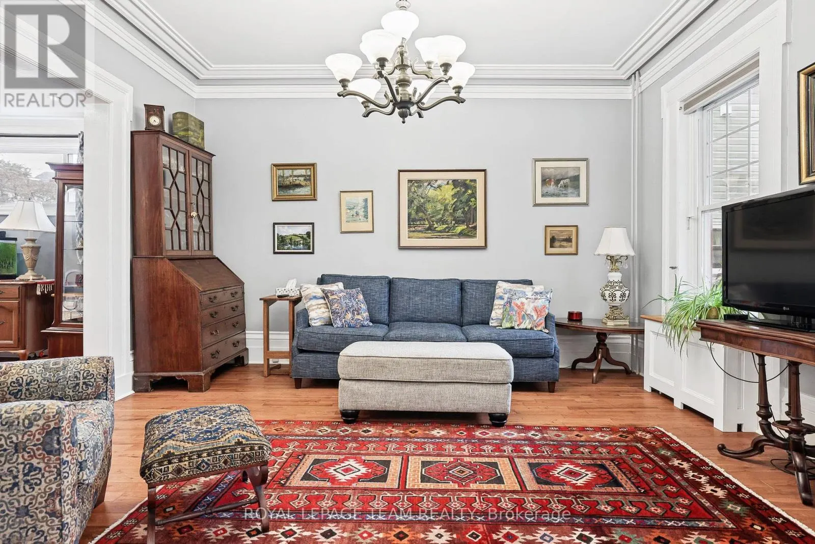 240 DIBBLE STREET W