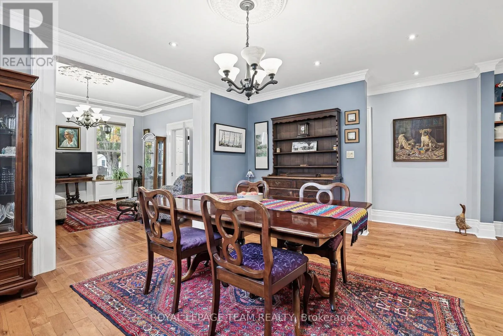 240 DIBBLE STREET W