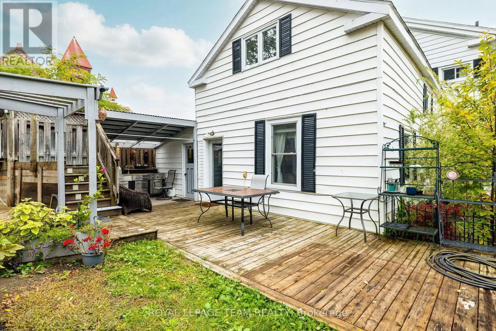 240 DIBBLE STREET W