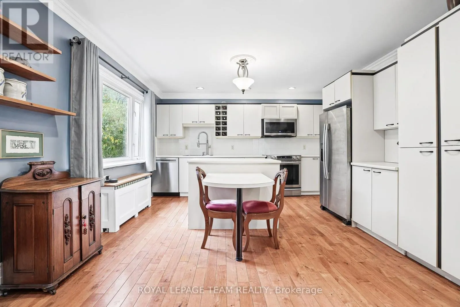 240 DIBBLE STREET W
