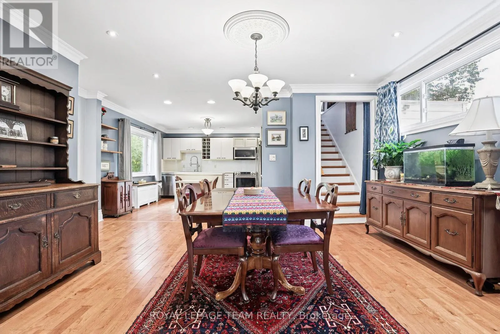 240 DIBBLE STREET W