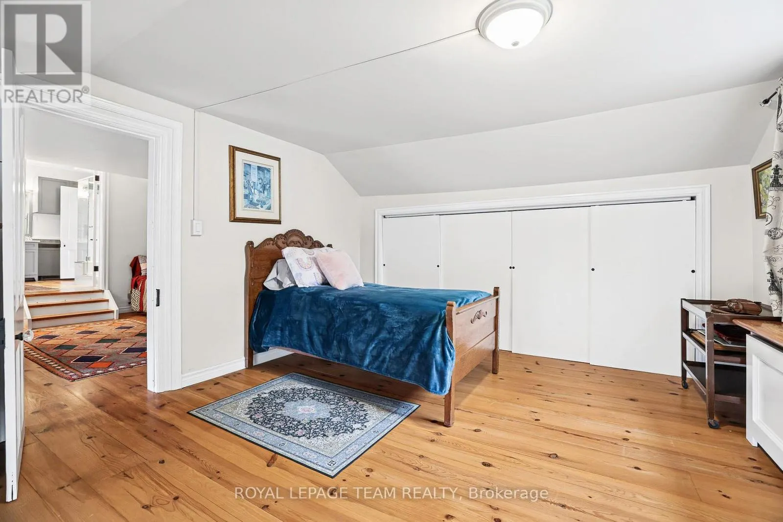 240 DIBBLE STREET W