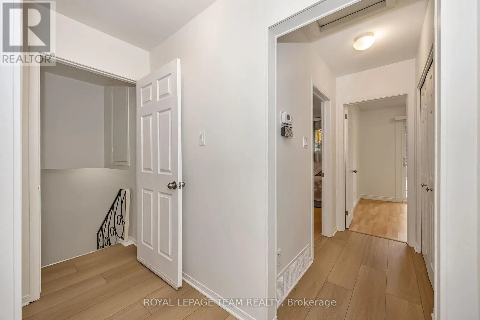 2092 ST LAURENT BOULEVARD