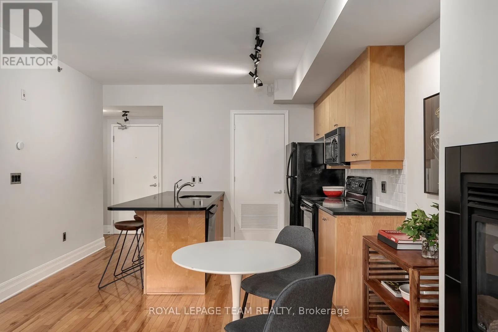 101 - 457 MCLEOD STREET