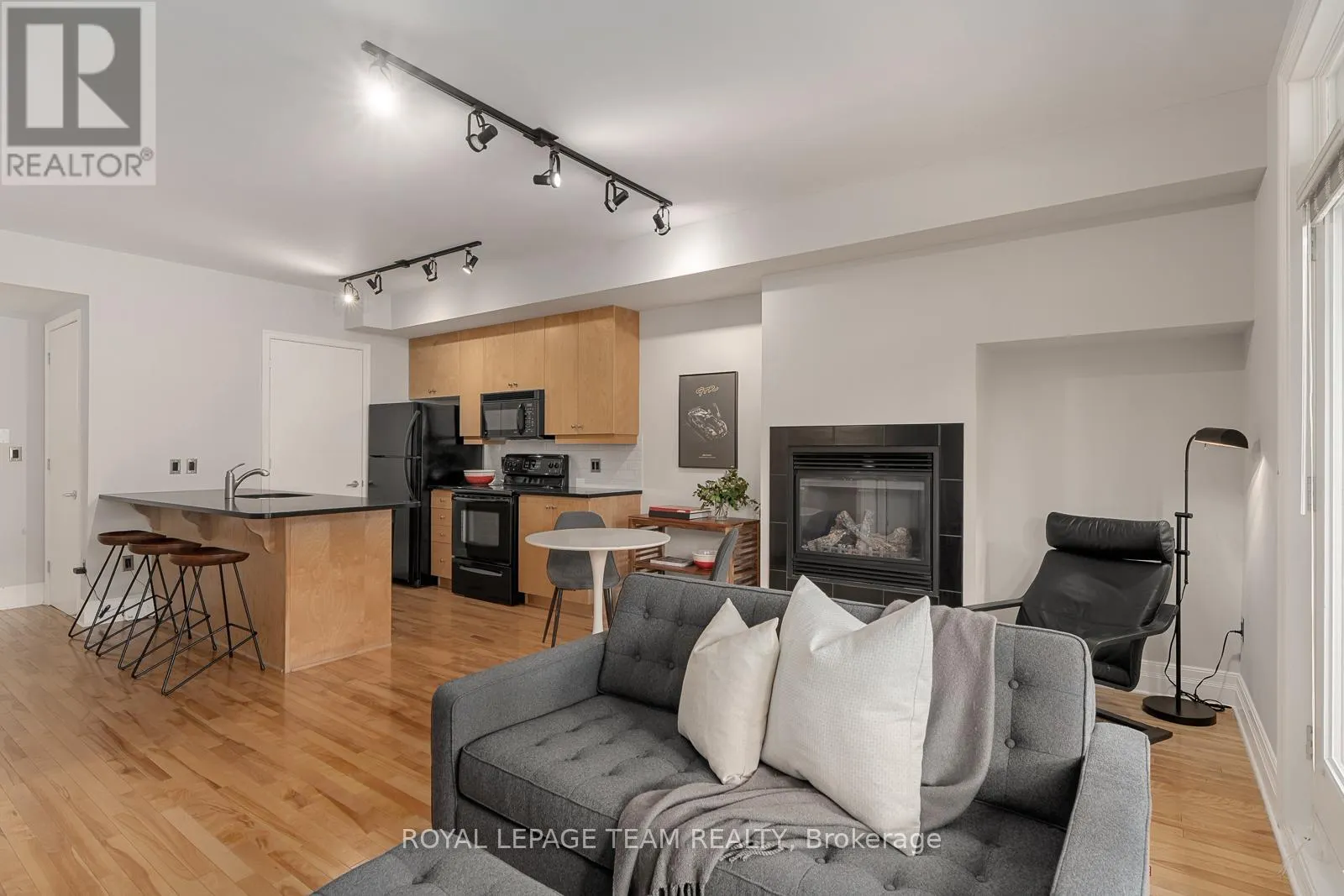 101 - 457 MCLEOD STREET