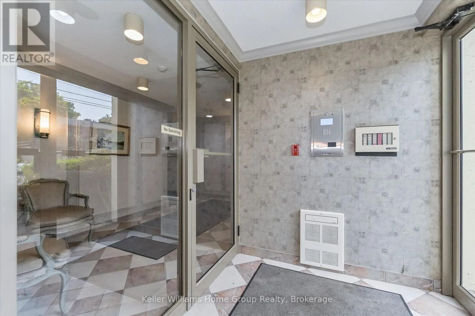 305 - 245 QUEEN STREET W #305
