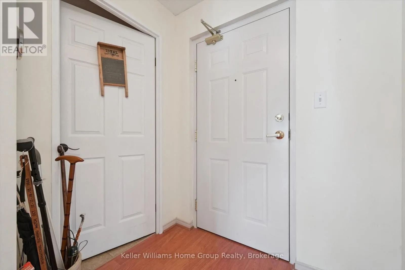 305 - 245 QUEEN STREET W #305