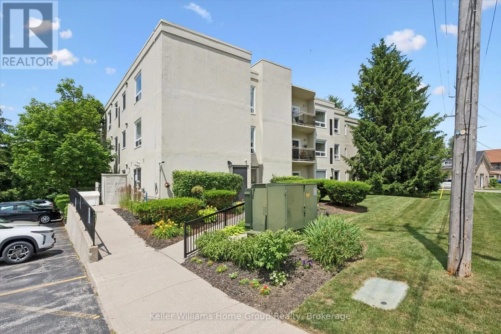 305 - 245 QUEEN STREET W #305