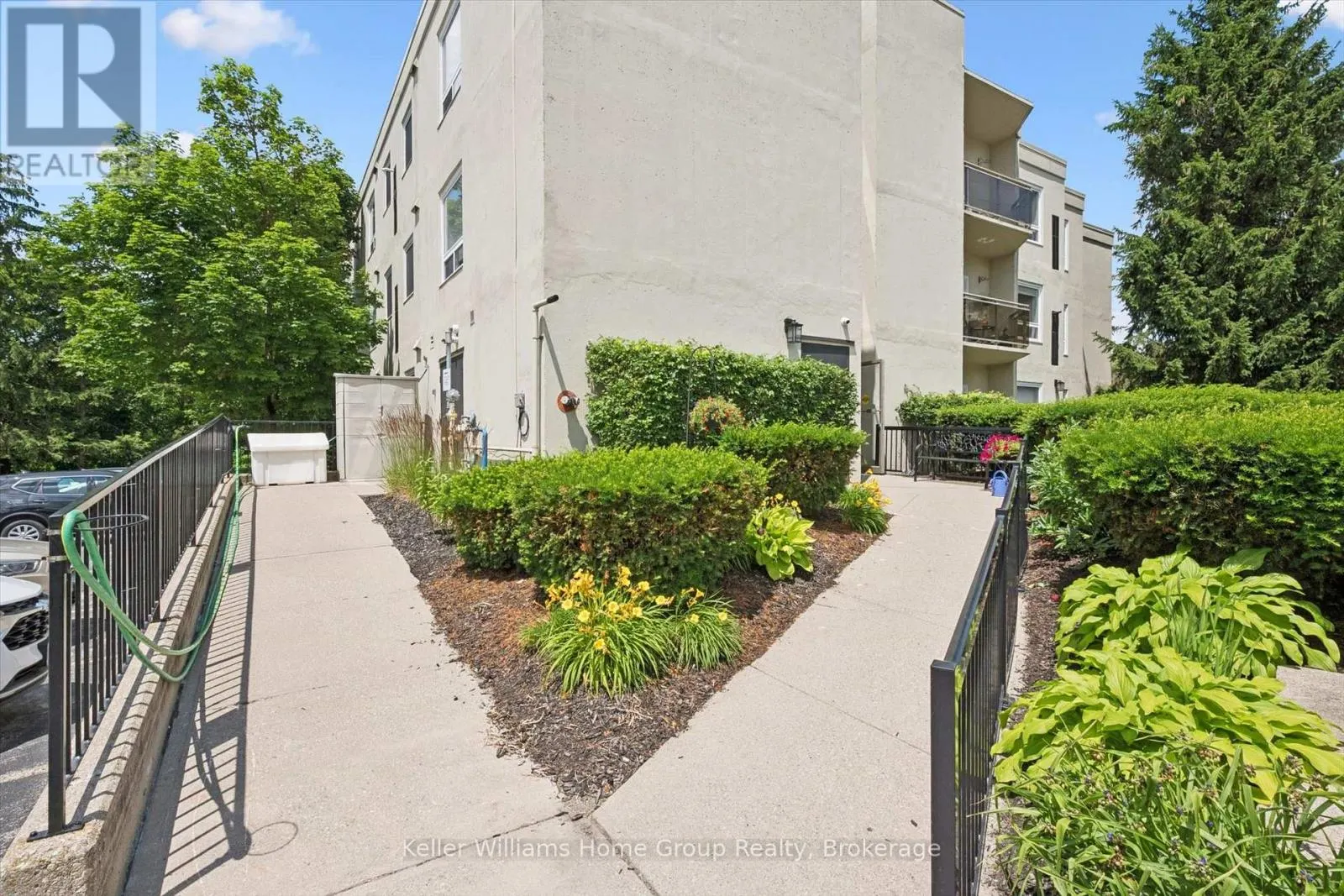 305 - 245 QUEEN STREET W #305